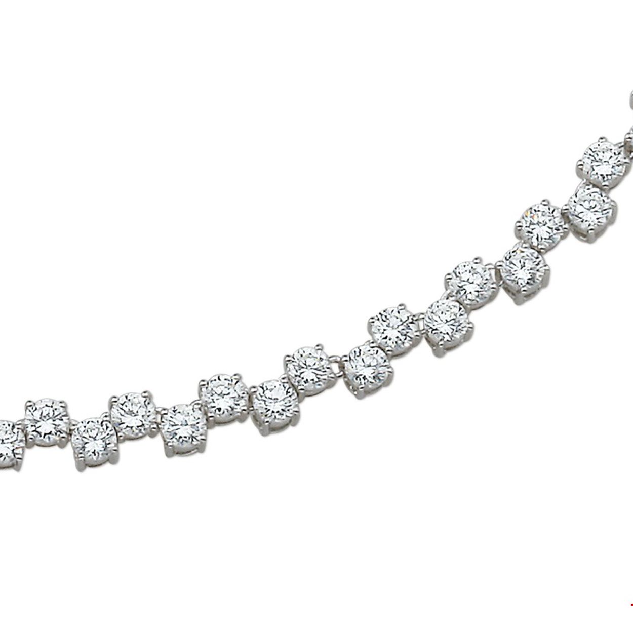 Beschrijving: Gerhodineerd zilveren collier met zirkonia. 
Verpakt per: 1
Doelgroep: dames
Breedte: 6.5 mm
Langste lengte: 43 mm
Zetting: entourage (chatonzetting)