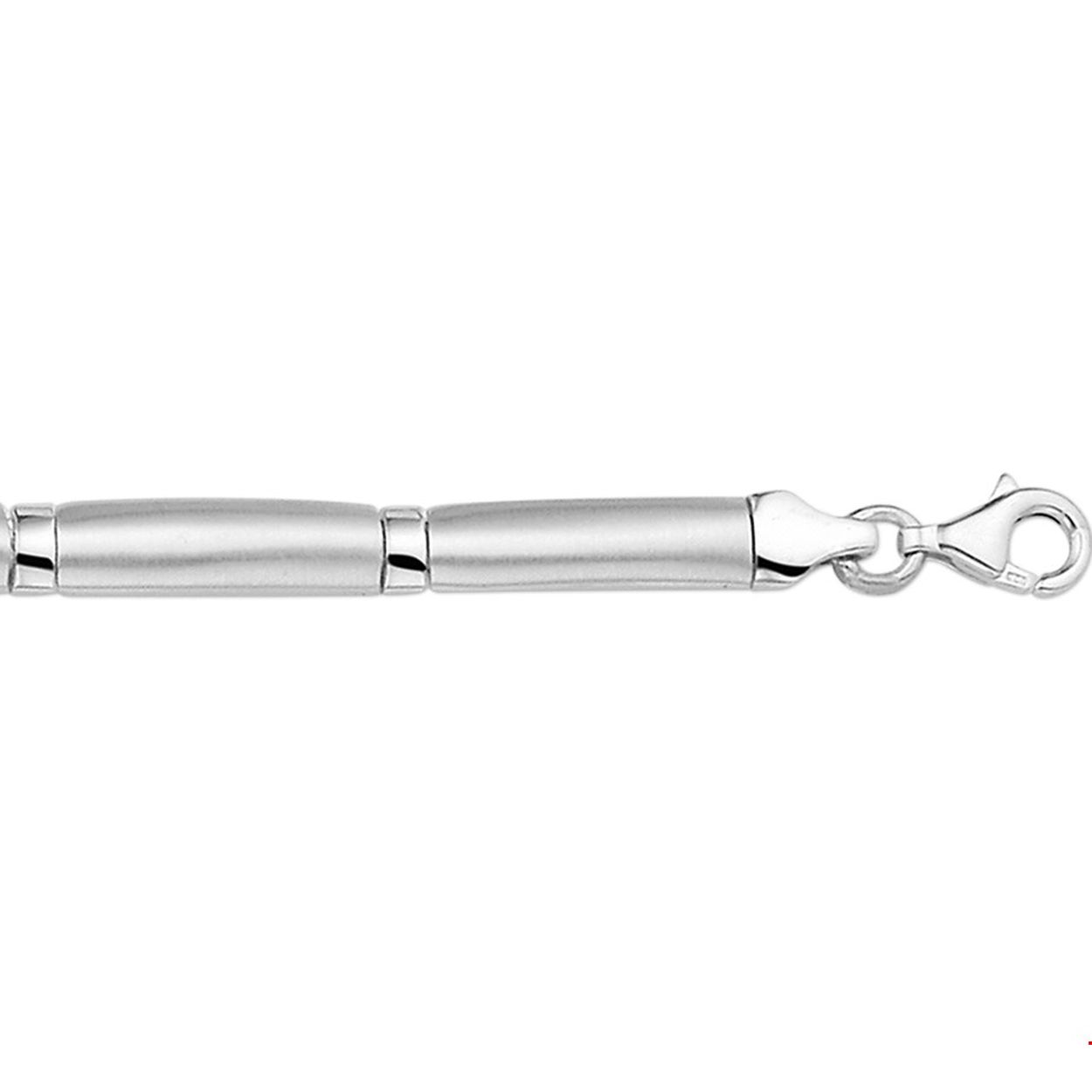 Gerhodineerd zilveren armband met een poli/matte afwerking.
Uniekenummer serie: 28981
Doelgroep: dames
Breedte: 5.5 mm
Langste lengte: 19 cm