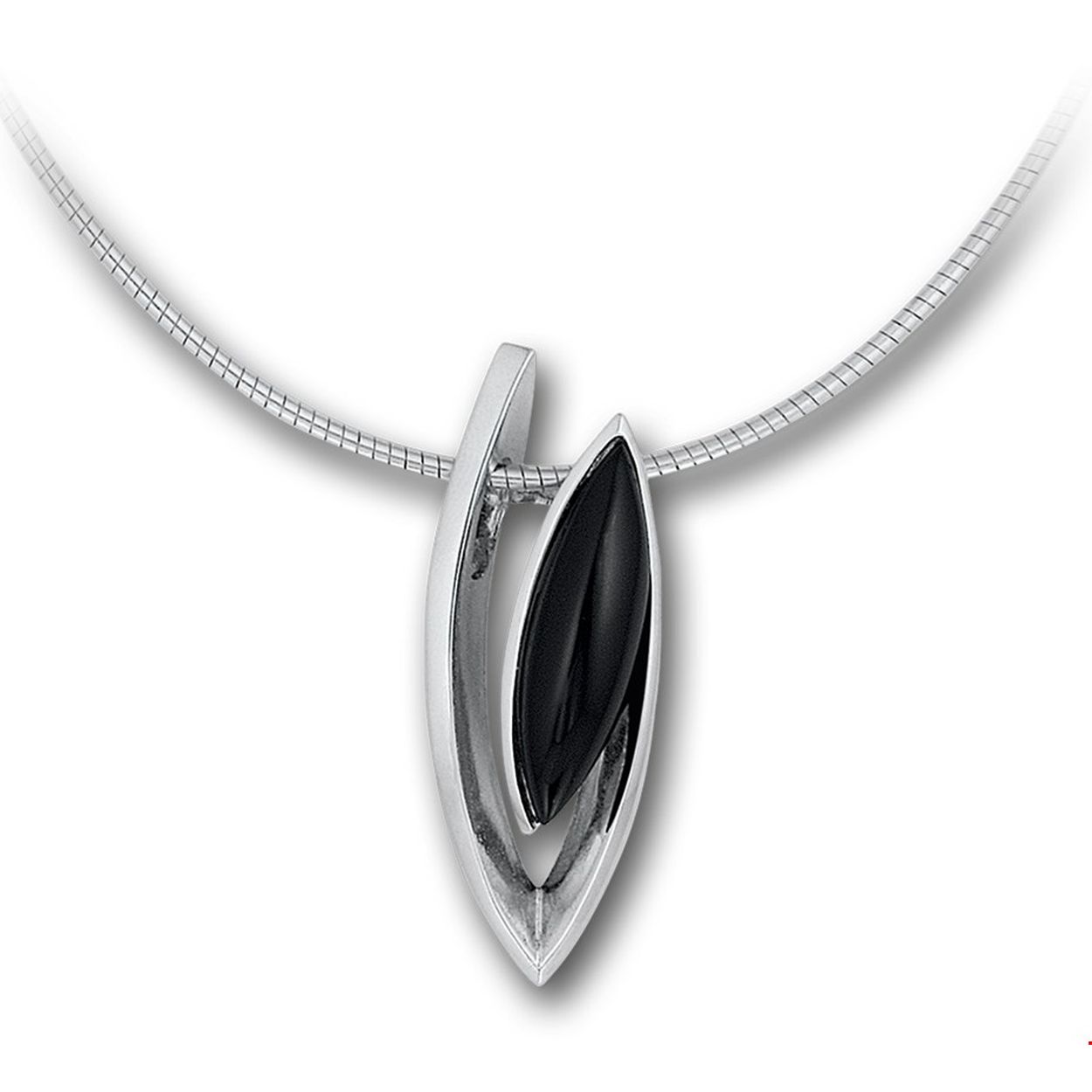 Gerhodineerd zilveren collier met onyx.
Breedte: 15.5 mm
Kortste lengte: 42 mm
Langste lengte: 45 mm
Hoogte: 42.5 mm