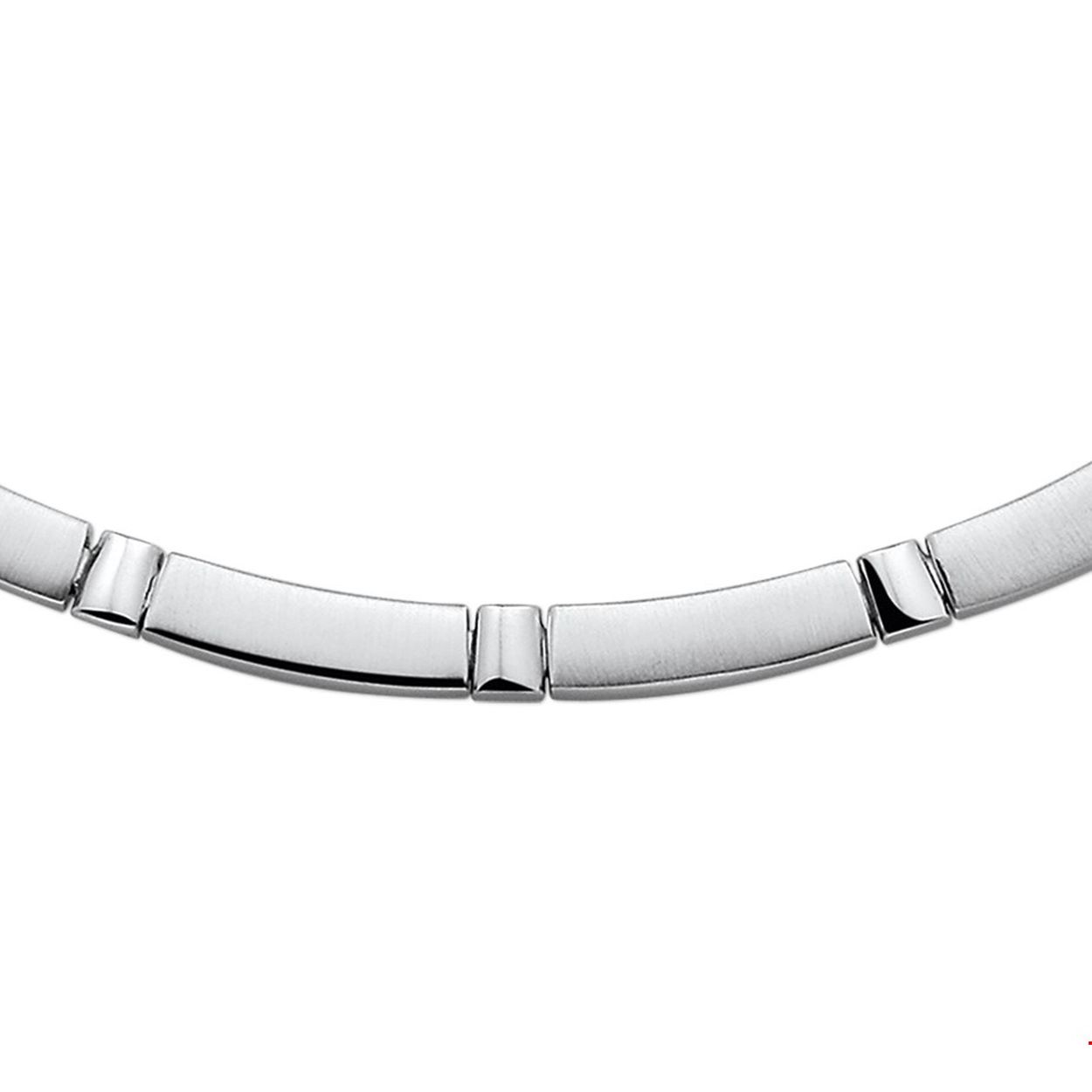 Beschrijving: Gerhodineerd zilveren collier met een poli/matte afwerking.
Uniekenummer serie: 34962
Verpakt per: 1
Doelgroep: dames
Breedte: 5.3 mm
Langste lengte: 43 mm