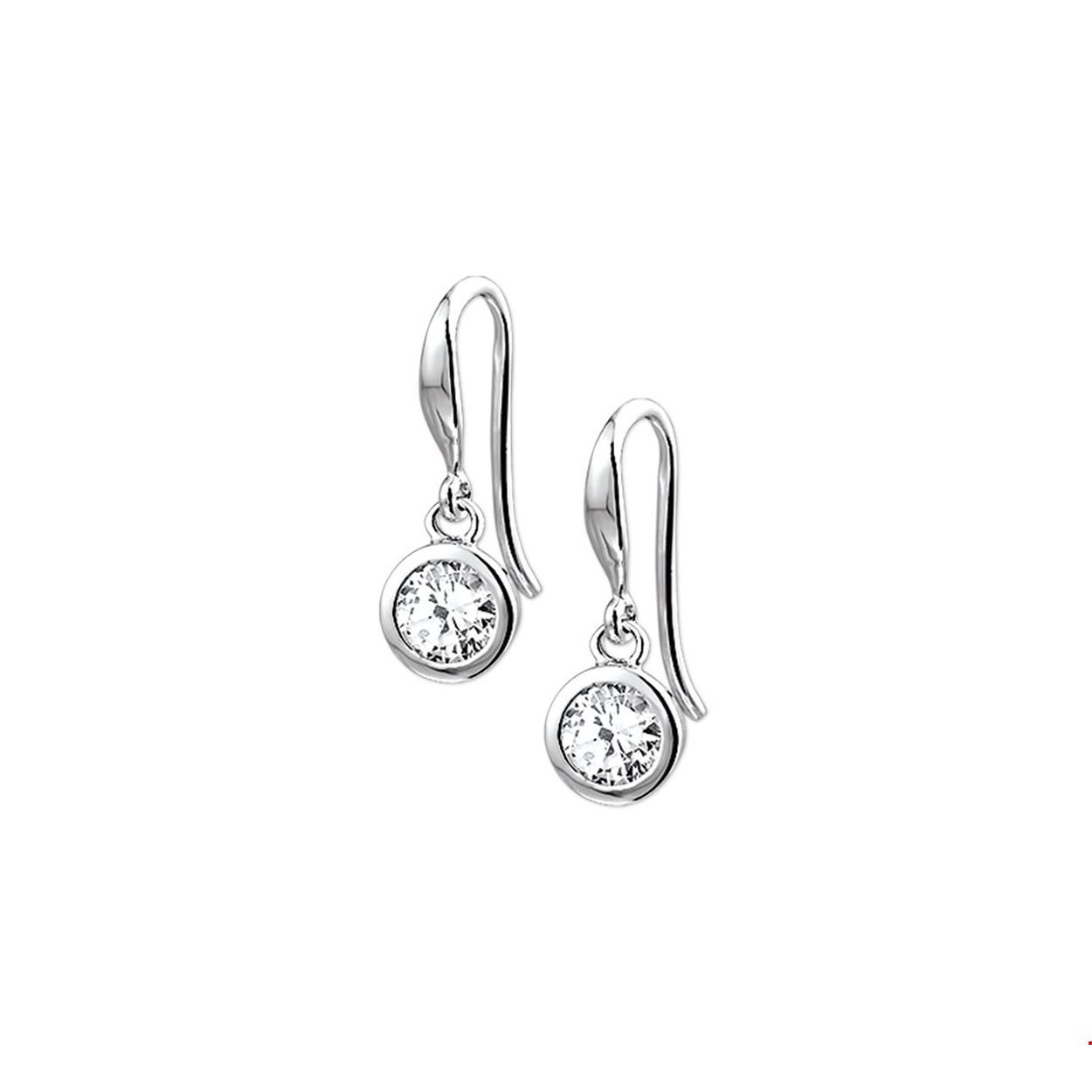Beschrijving: Gerhodineerd zilveren oorhangers met zirkonia. 
Verpakt per: 1
Doelgroep: dames
Breedte: 7.5 mm
Hoogte: 20 mm
Zetting: solitaire (kastzetting)