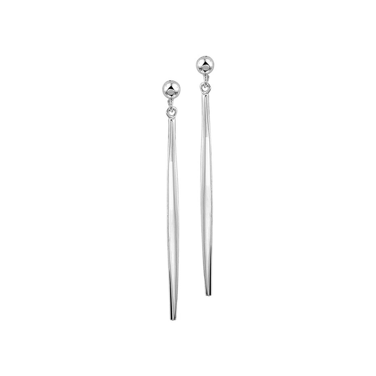 Beschrijving: Gerhodineerd zilveren oorhangers met een poli afwerking. 
Verpakt per: 1
Doelgroep: dames
Breedte: 2.5 mm
Hoogte: 52 mm