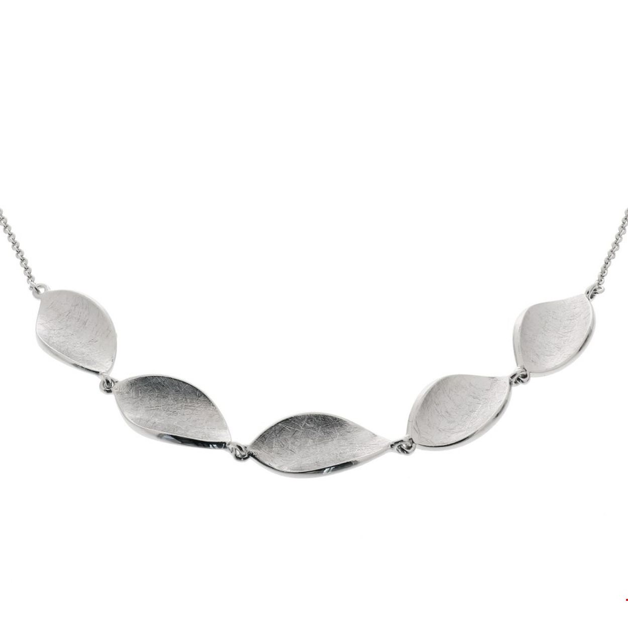 Beschrijving: Gerhodineerd zilveren collier met een gescratchte bewerking. De lengte bedraagt 42cm met 3cm extensie. 
Verpakt per: 1
Doelgroep: dames
Breedte: 10 mm
Kortste lengte: 42 mm
Langste lengte: 45 mm
