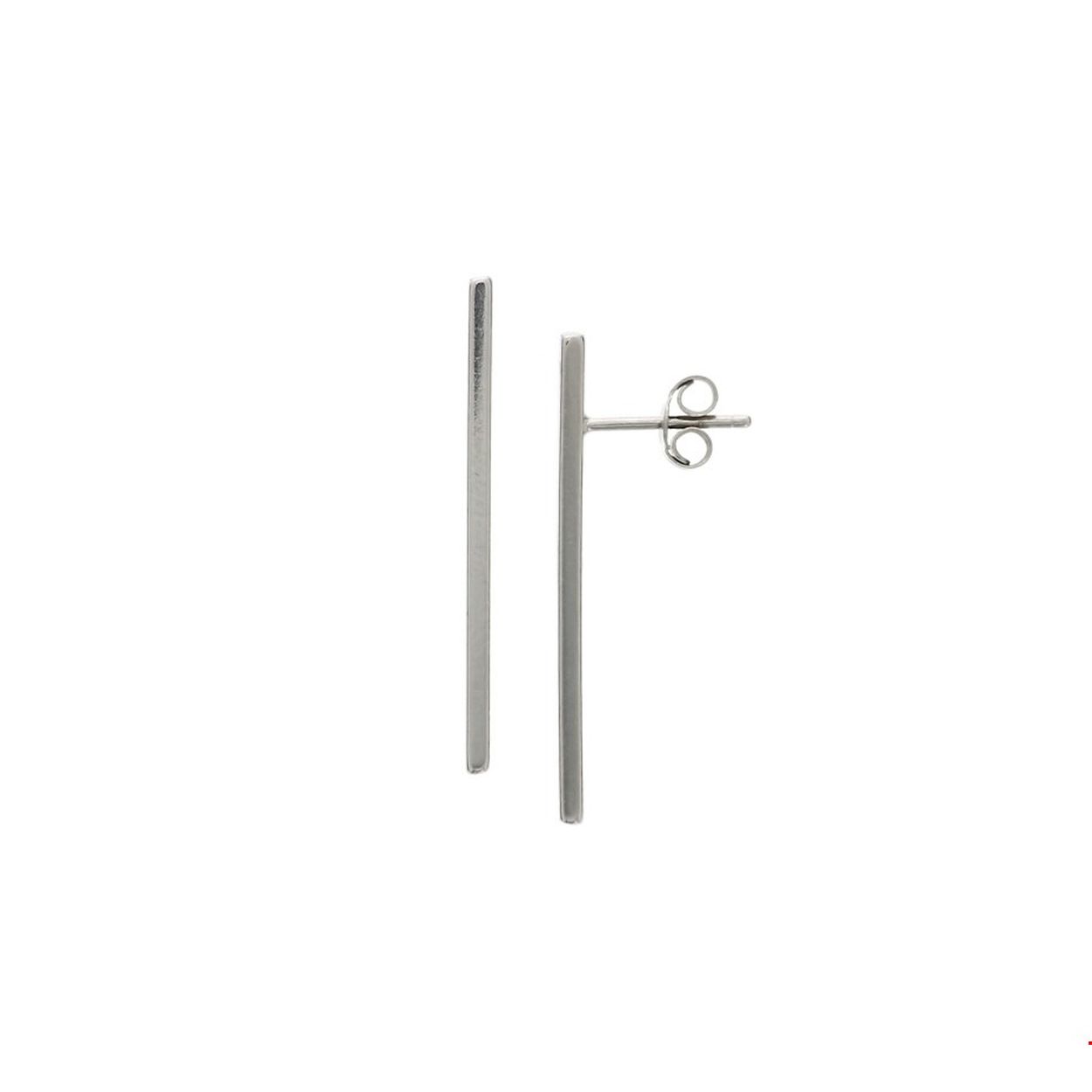 Beschrijving: Gerhodineerd zilveren oorknoppen met een balkje.
Verpakt per: 1
Doelgroep: dames
Breedte: 1.5 mm
Hoogte: 29.5 mm