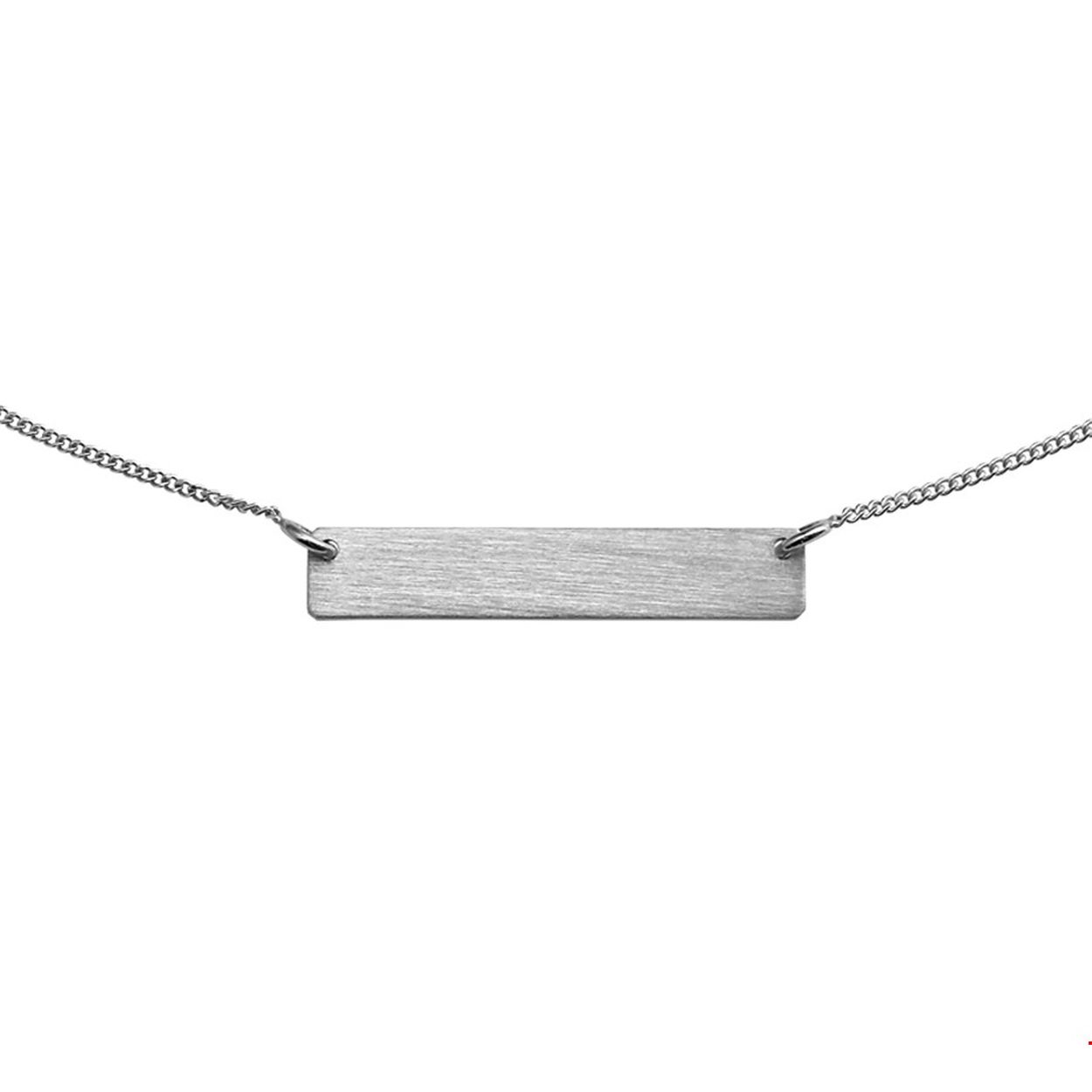 Gerhodineerd zilveren collier met een graveerplaatje. De lengte bedraagt 42cm met 5cm extensie. 
Breedte: 28 mm
Kortste lengte: 42 mm
Langste lengte: 47 mm
Hoogte: 5 mm