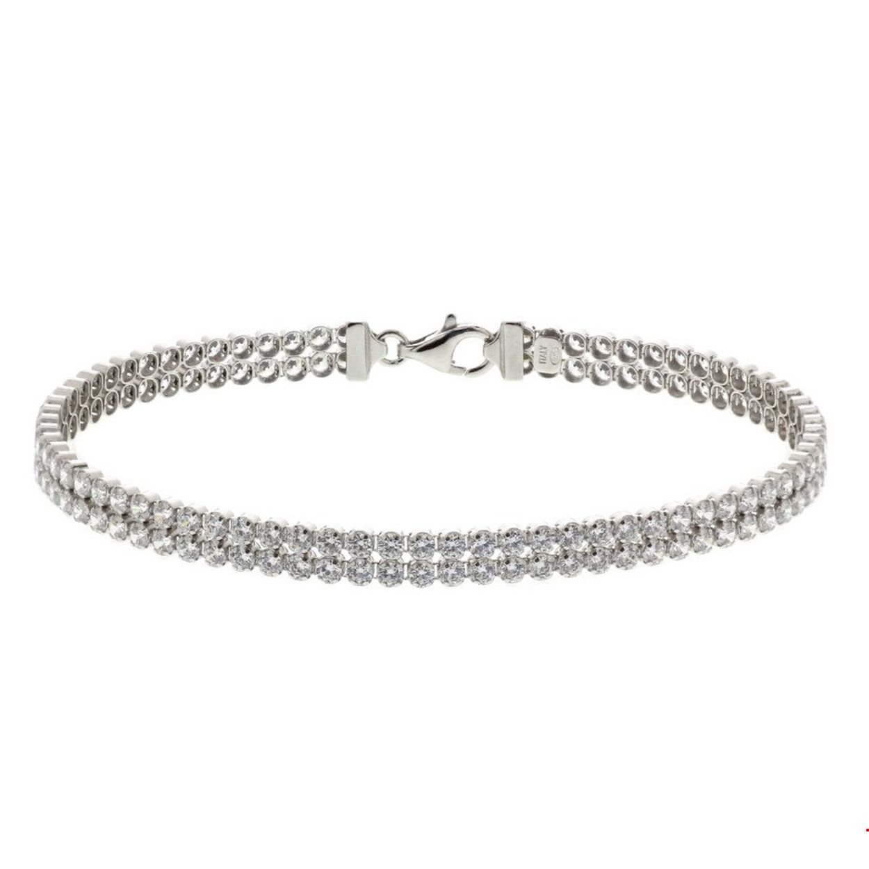 Beschrijving: Gerhodineerd zilveren tennisarmband met zirkonia. 
Uniekenummer serie: 34610
Verpakt per: 1
Doelgroep: dames
Breedte: 5 mm
Langste lengte: 18 mm
Zetting: pave (rijzetting)