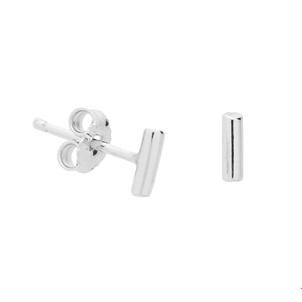Deze zilveren balk oorknoppen hebben een afmeting van 5.5 x 2 mm. Door het simplistische design van deze oorknoppen zijn ze allerdaags te dragen maar ook gemakkelijk te combineren met andere sieraden. 
Doelgroep: dames
Breedte: 2 mm
Hoogte: 5.5 mm