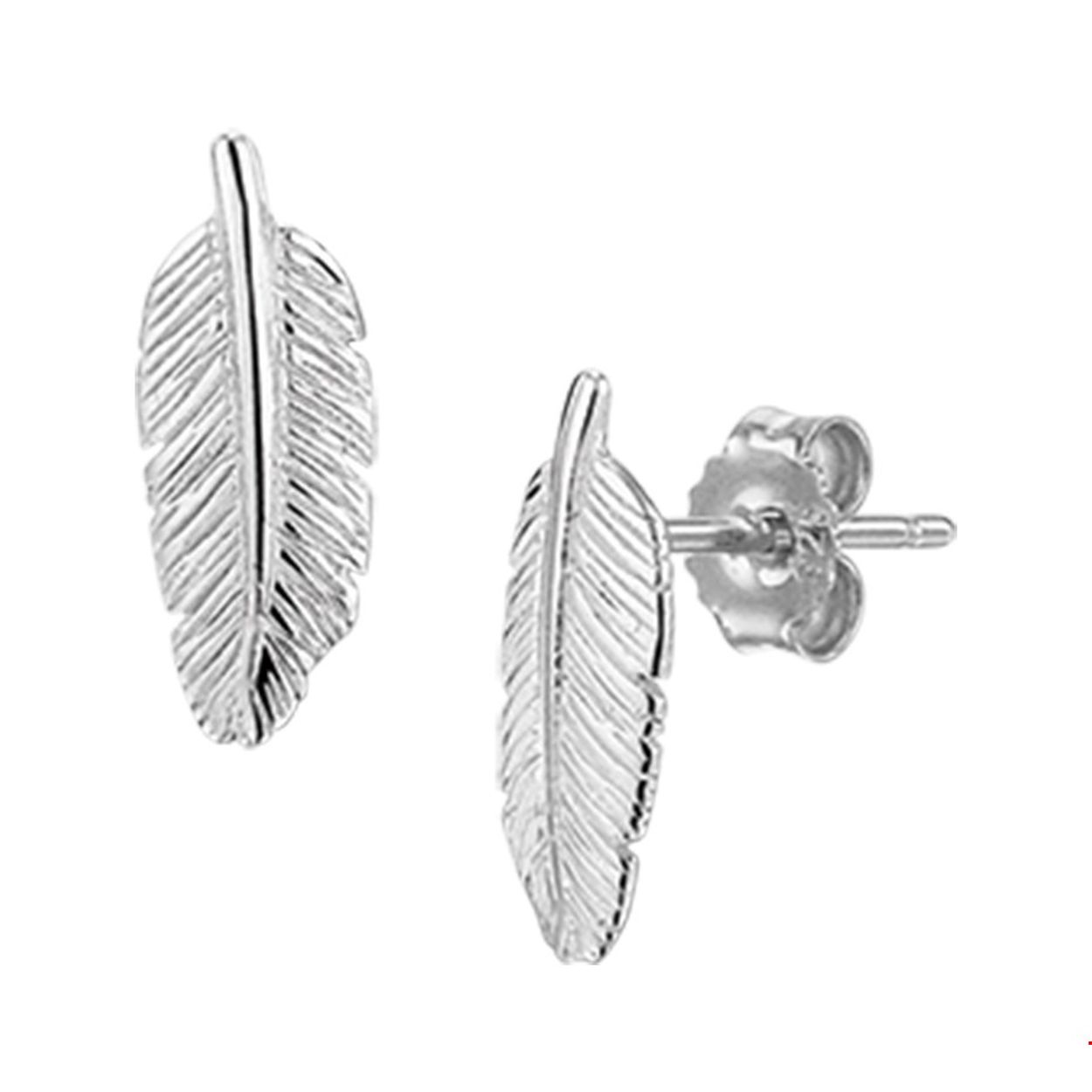 Trendy gerhodineerd zilveren oorknoppen in de vorm van een veer met een afmeting van 12x4.5mm. De veren zijn zeer gedetailleerd en hebben een poli afwerking en stevige poussette sluiting. Deze oorknoppen zijn helemaal hot en hip een ware musthave voor een ieder die leeft in het hier en nu. Leuk om te combineren met onze andere veer sieraden. Tip: Leuk om kado te geven!
Breedte: 4.5 mm
Hoogte: 12 mm