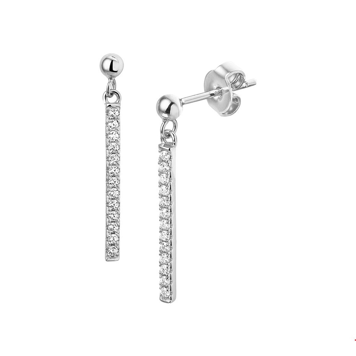Beschrijving: Gerhodineerd zilveren oorhangers met een totale hoogte van 24.5mm en breedte van 2mm uitgevoerd met zirkonia in een luxe rijzetting. Tip: Combineer deze oorhangers met bijpassende sieraden uit onze collectie en maak zo een schitterende set!.
Verpakt per: 1
Doelgroep: dames
Breedte: 2 mm
Hoogte: 24.5 mm
Zetting: alliance (rijzetting)