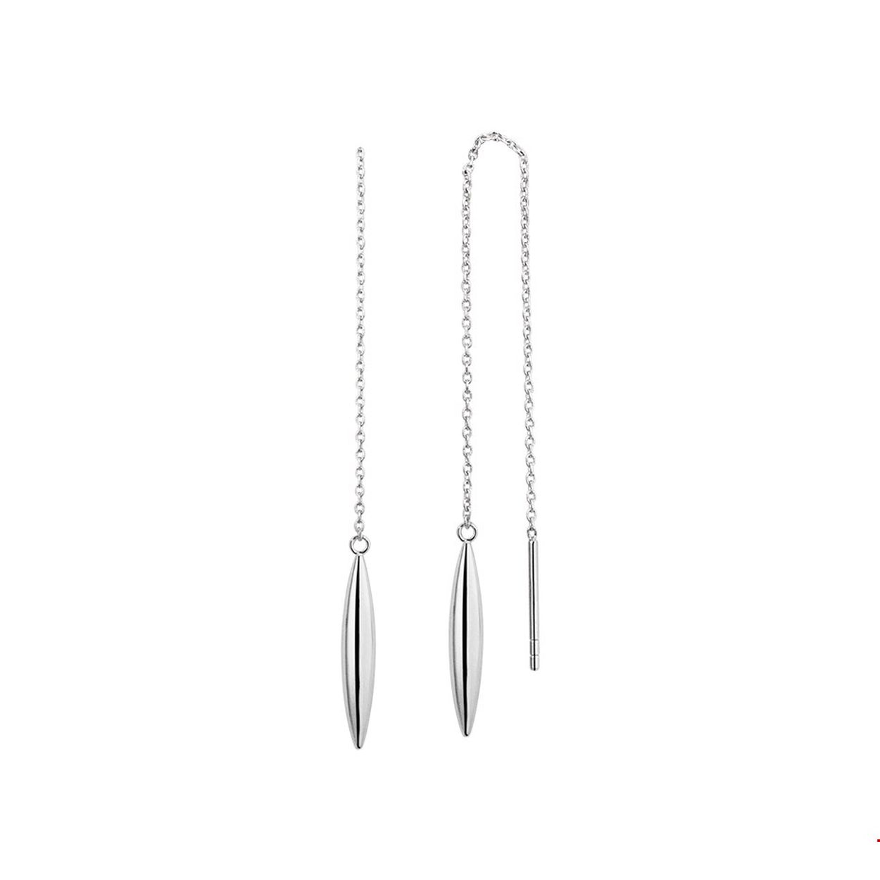 Trendy zilveren doortrekoorbellen met een lengte van 9cm en een hanger van 18x3mm. Deze doortrekoorbellen zijn perfect te combineren met identiek gevormde sieraden uit onze collectie en zo maak je een leuke set! Ben je helemaal van het hier en nu gek op trendy accessoires dan zijn deze oorhangers een perfecte aanvulling op je sieraden stash!. De doortrekoorbellen zijn afgewerkt met een rhodiumlaag die het sieraad beschermt tegen krassen en slijtage voor een langdurige glans.