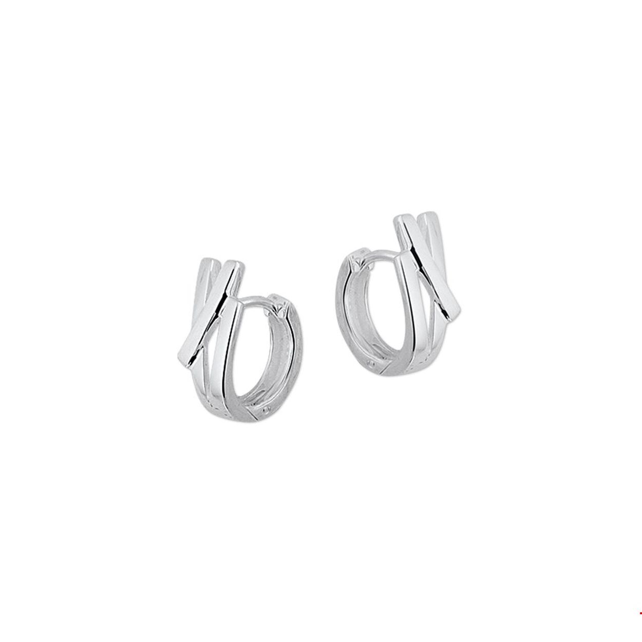Zilver gerhodineerde klapoorringen met een poli/matte afwerking.
Breedte: 7 mm
Diameter; 17 mm