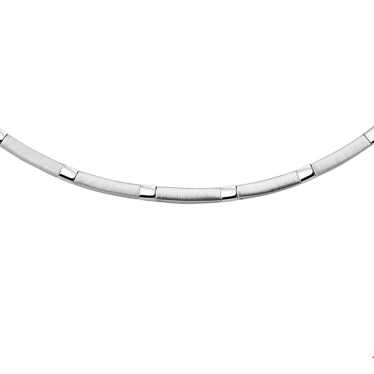 Beschrijving: Chique gerhodineerd zilveren collier met een schakelbreedte van 3.5mm uitgevoerd met een stevige karabijn sluiting. Het collier is poli-mat en straalt elegantie uit. Een ware eyecatcher! Het collier is te combineren met bijpassende sieraden. Een perfecte combinatie als je subtiel glamour wilt toevoegen aan je look. Info: Gerhodineerd zilver is door de rhodiumlaag beter bestand tegen verkleuren en krassen.
Verpakt per: 1
Doelgroep: dames
Breedte: 3.5 mm
Langste lengte: 45 mm