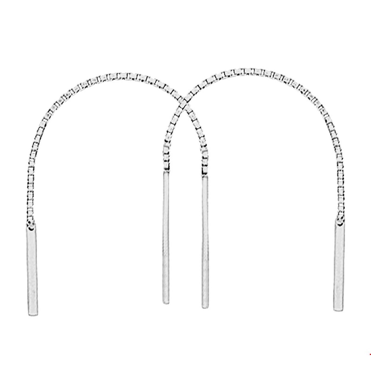 Beschrijving: Gerhodineerd zilveren doortrekoorbellen met een trendy staafje van 10.5x1.5mm. Minimalistisch design met een exclusieve uitstraling. Info: Gerhodineerd zilver is door de rhodiumlaag beter bestand tegen verkleuren en krassen.
Doelgroep: dames
Breedte: 1.5 mm
Hoogte: 10.5 mm
