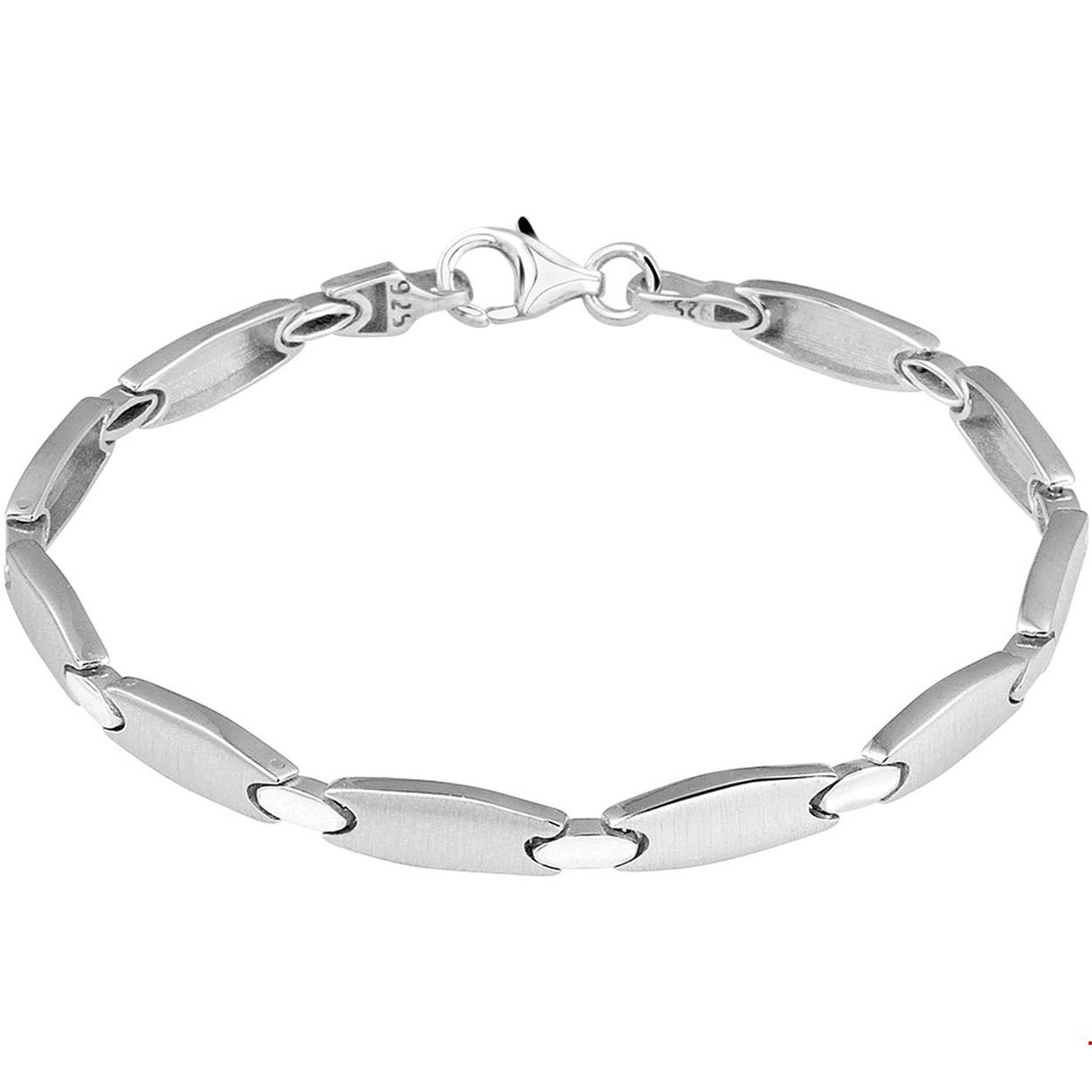 Beschrijving: Stijlvolle gerhodineerd zilveren armband met een poli/matte afwerking en een stevige karabijn sluiting. De armband heeft een draaglengte van 19cm. Tip: Combineer deze armband met bijpassende sieraden uit onze collectie. Info: Gerhodineerd zilver is door de rhodiumlaag beter bestand tegen verkleuren en krassen.
Verpakt per: 1
Doelgroep: dames
Breedte: 5 mm
Langste lengte: 19 mm