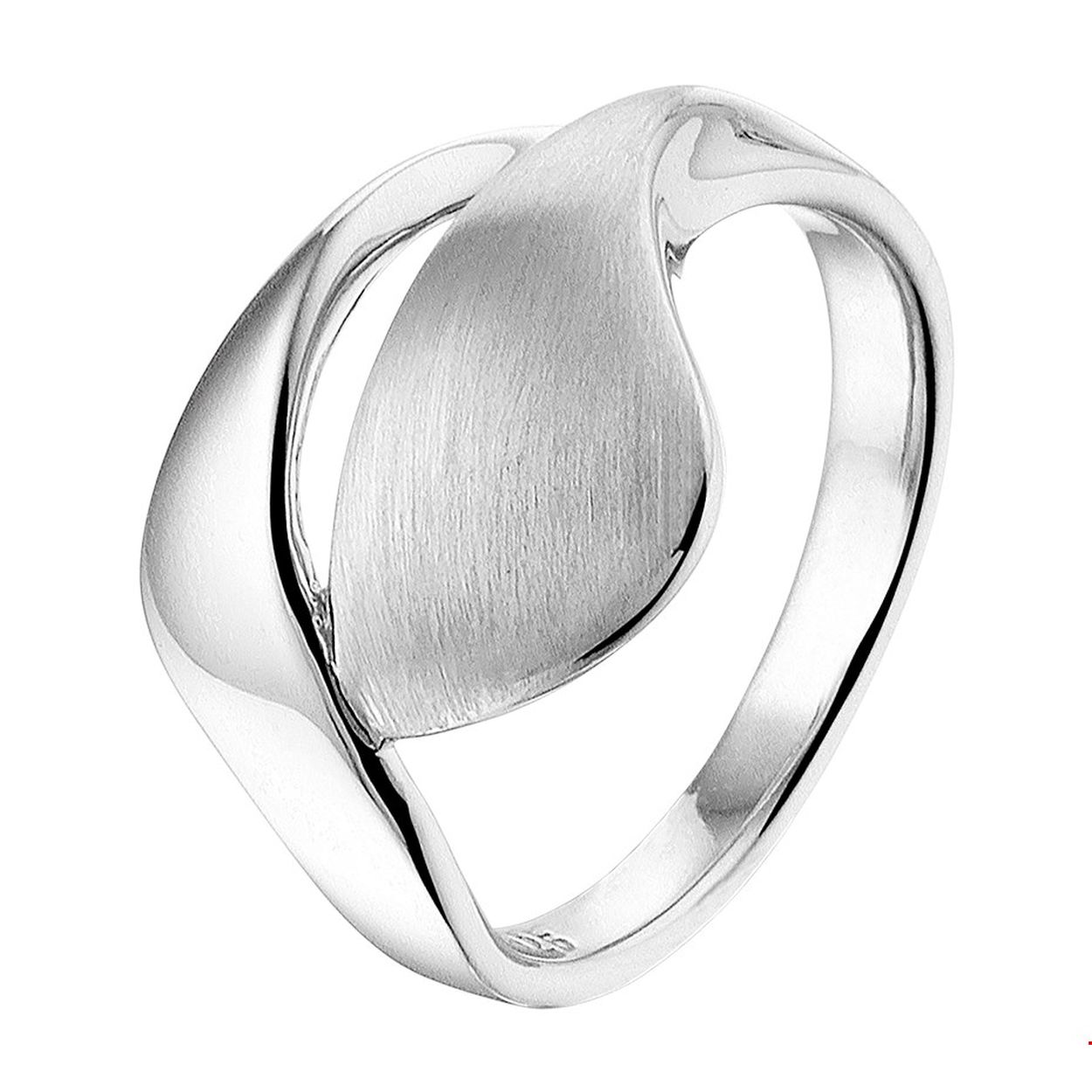 Stijlvolle gerhodineerd zilveren ring met een poli/matte afwerking. Tip: Combineer deze ring met bijpassende sieraden uit onze collectie. Info: Gerhodineerd zilver is door de rhodiumlaag beter bestand tegen verkleuren en krassen.