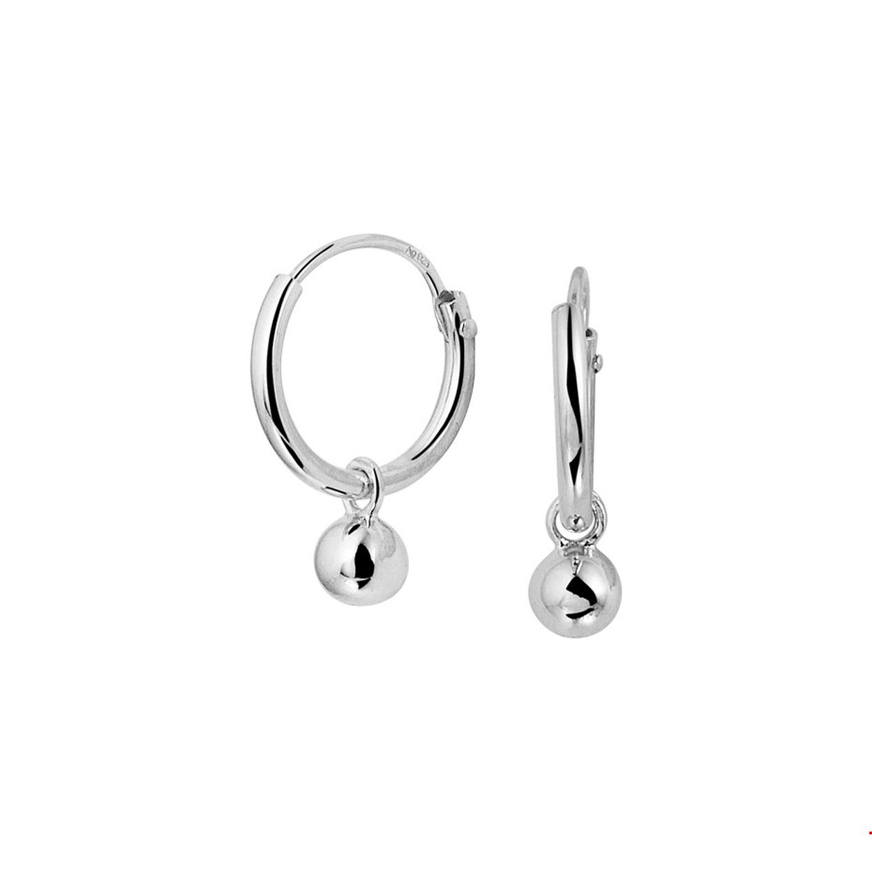 Beschrijving: Trendy gerhodineerd zilveren creolen met een diameter van 11mm. Uitgevoerd met een poli afgewerkt bolletje van 4mm. De creolen hebben een subtiele uitstraling en kunnen dagelijks gedragen worden. Tip: Leuk om kado te geven! Zie je ze al stralen? Info: Gerhodineerd zilver is door de rhodiumlaag beter bestand tegen verkleuren en krassen.
Doelgroep: dames
Breedte: 1.3 mm
Hoogte: 14 mm