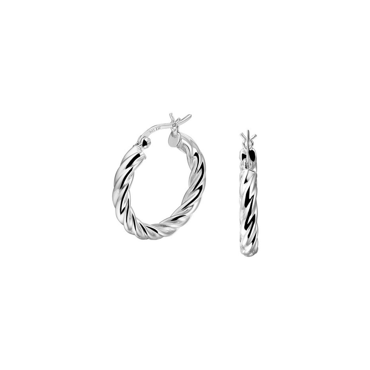 Beschrijving: Klassieke gerhodineerd zilveren creolen met een afmeting van 26x4mm uitgevoerd met een gedraaide buis en een stevige scharnier sluiting. Info: Gerhodineerd zilver is door de rhodiumlaag beter bestand tegen verkleuren en krassen.
Verpakt per: 1
Doelgroep: dames
Breedte: 4 mm