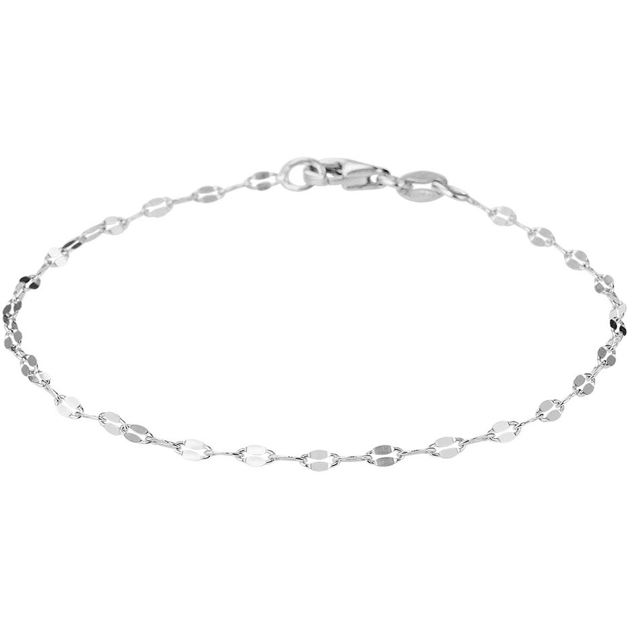 Gerhodineerd zilveren armband uitgevoerd met een stevige karabijn sluiting. De armband heeft een schakelbreedte van 2.2mm en een draaglengte van 19cm. Door het simplistische design gemakkelijk te combineren met andere zilveren sieraden. Info: Gerhodineerd zilver is door de rhodiumlaag beter bestand tegen verkleuren en krassen.