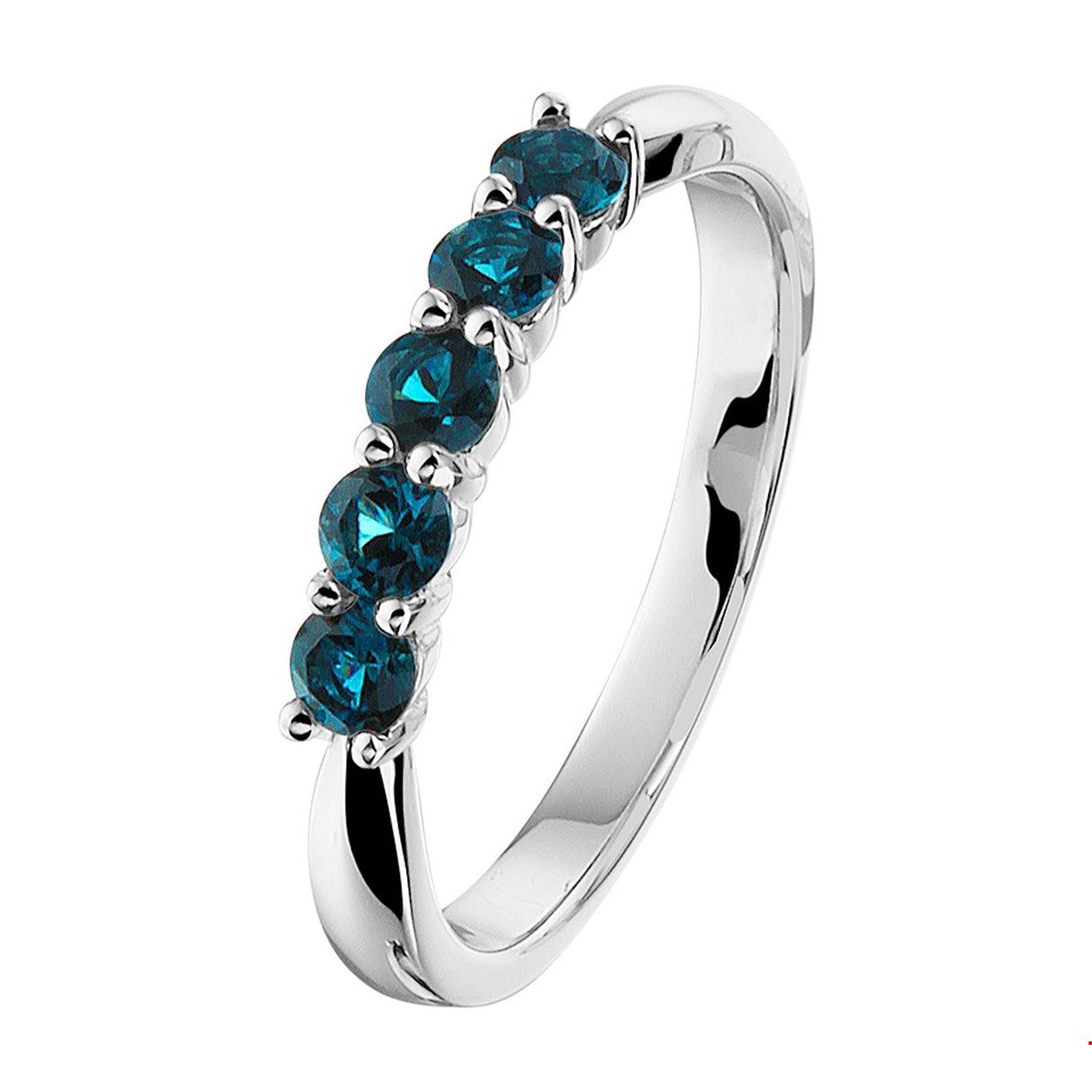 Gerhodineerd zilveren ring met een breedte van 3mm uitgevoerd met een schitterende rij van London blue topaas. Info: Gerhodineerd zilver is door de rhodiumlaag beter bestand tegen verkleuren en krassen.