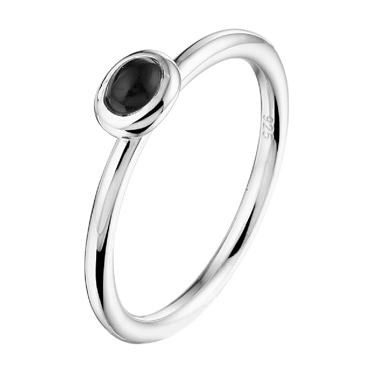 De ring is gemaakt van gerhodineerd zilver en is zwartkleurig. Het is een sieraad voor dames.