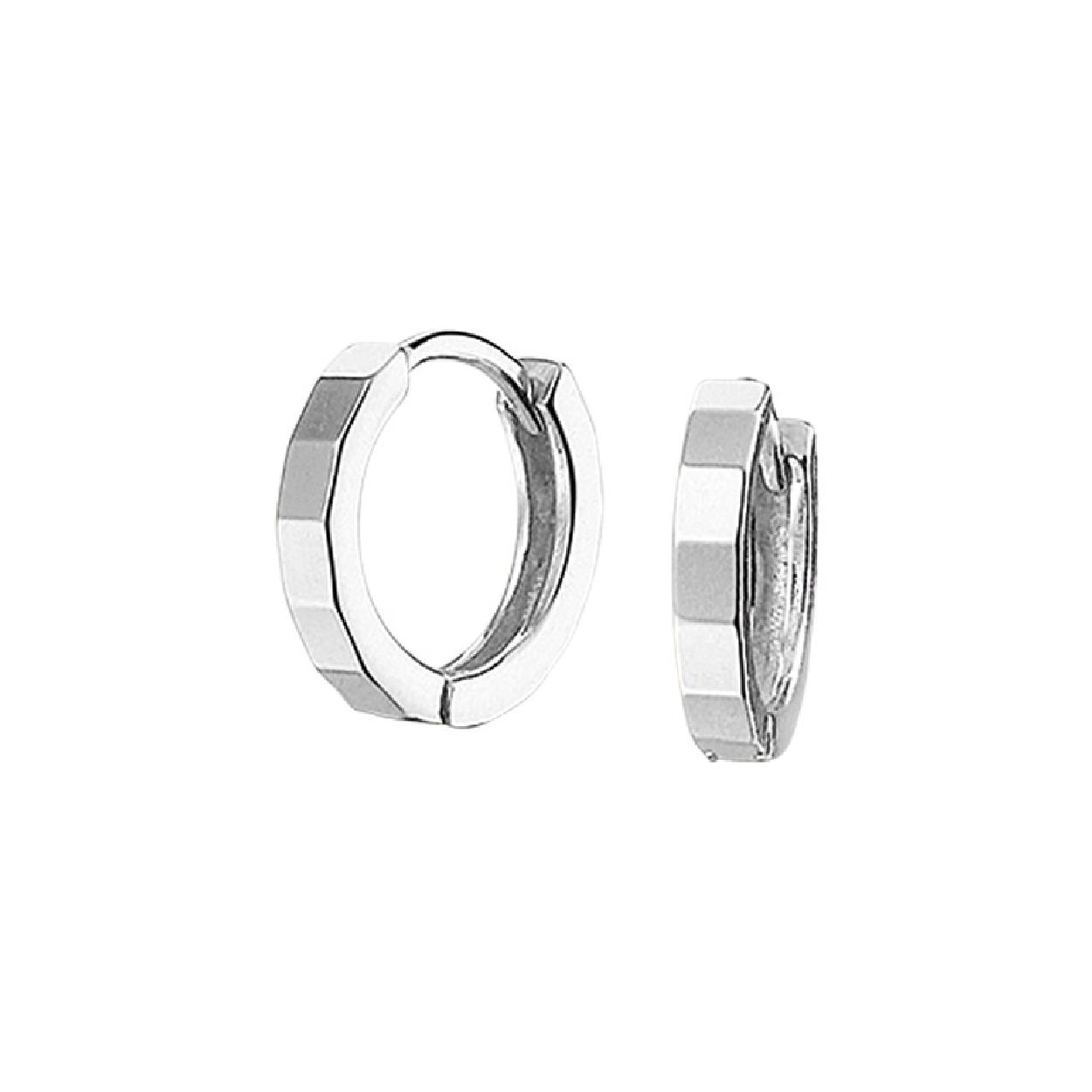 Deze oorringen zijn gemaakt van gerhodineerd zilver en ze zijn zilverkleurig. Het is een sieraad voor dames.