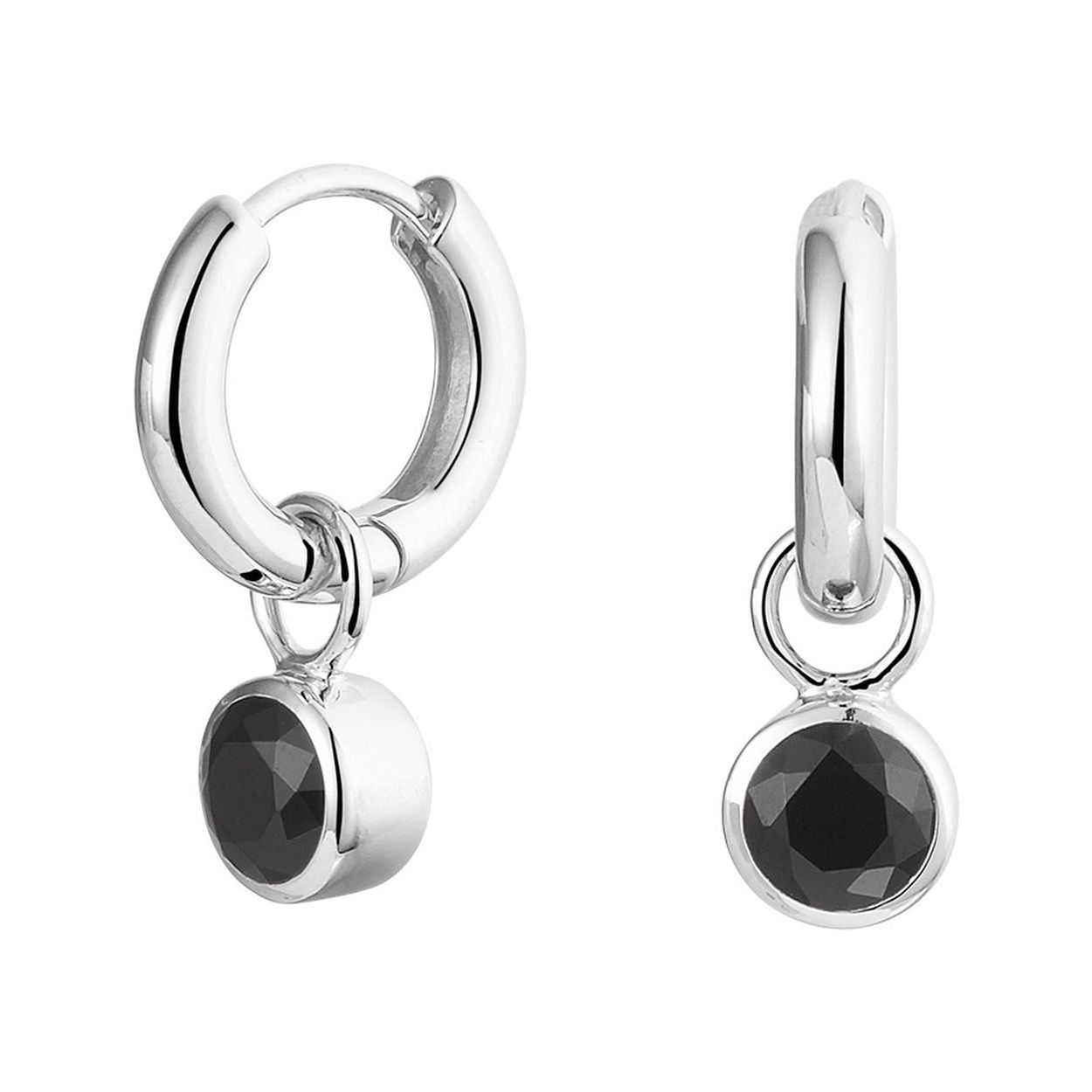 Gerhodineerd 925 zilveren klapoorringen uitgevoerd met een hanger met daarin een schitterende zwart zirkonia. De oorringen hebben een afmeting van 15x2.8mm. De hanger heeft een diameter van 6mm.