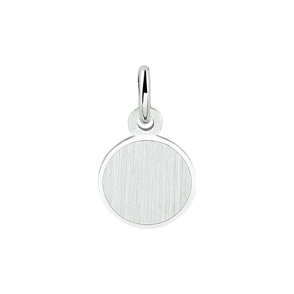 Gerhodineerd 925 zilveren ronde graveerhanger met een mat/gediamanteerde afwerking. De hanger heeft een totale hoogte van 1.2cm en een diameter van 7mm.