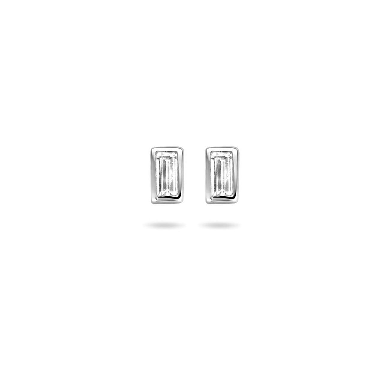 Gerhodineerd 925 zilveren oorknoppen uitgevoerd met een schitterende zirkonia. De oorknoppen hebben een afmeting van 5x3.5mm.