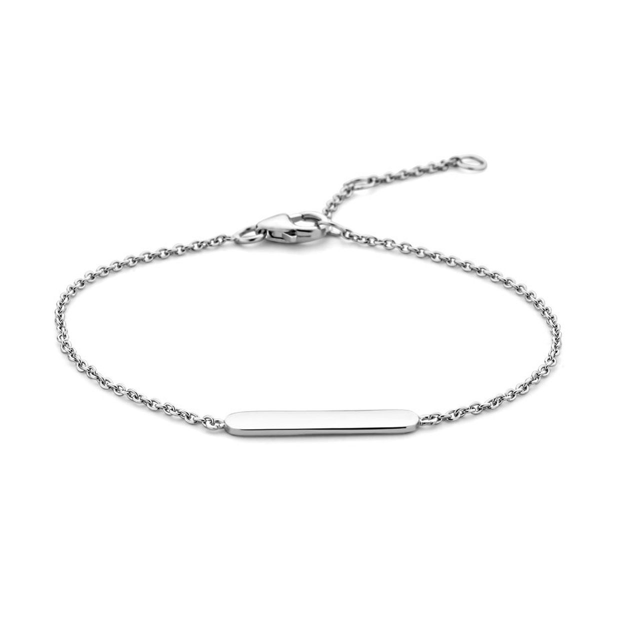 Gerhodineerd 925 zilveren armband uitgevoerd met een graveerplaatje met een afmeting van 4x21mm. De armband heeft draaglengtes van 16, 17.5 en 19cm en een stevige karabijn sluiting.
