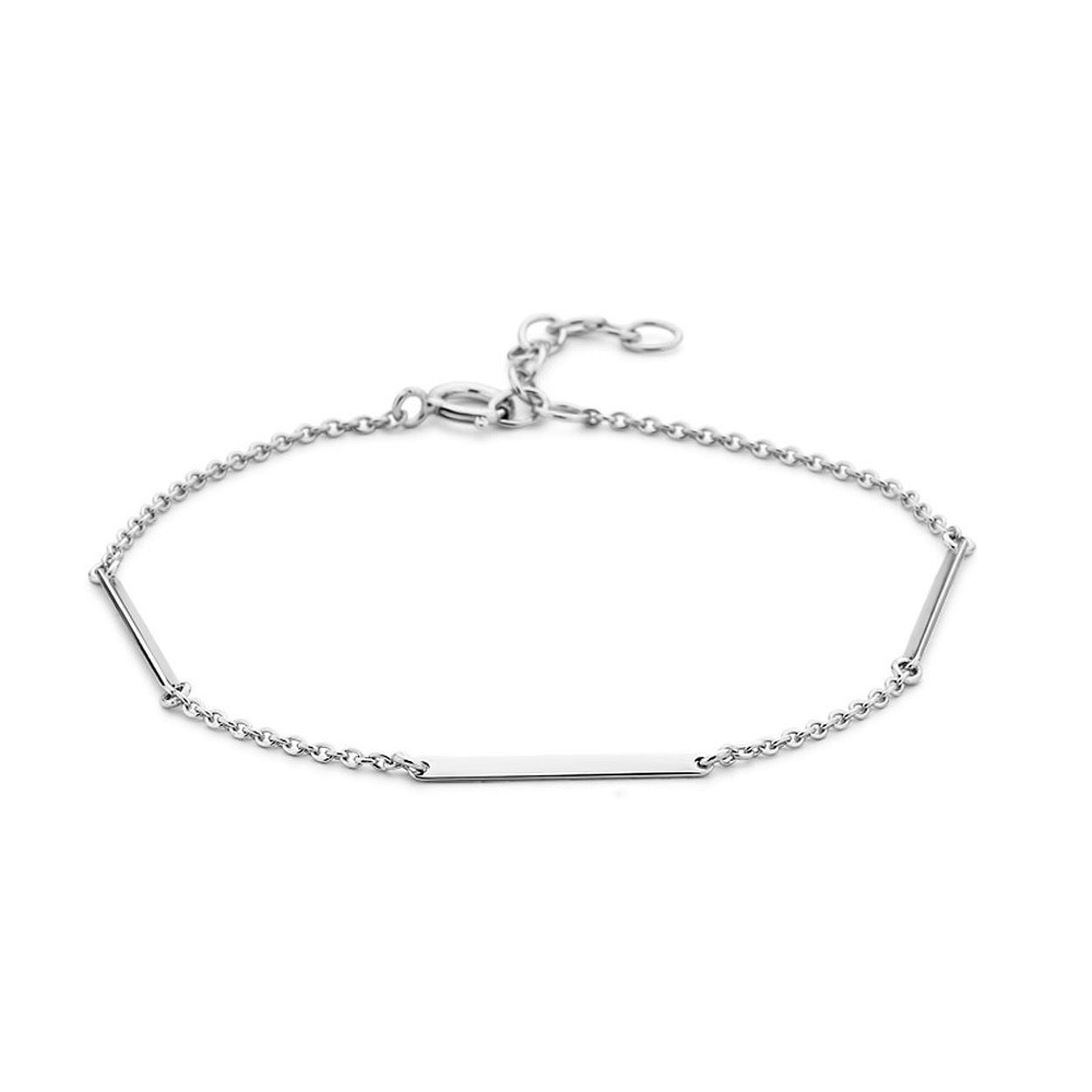Gerhodineerd 925 zilveren armband uitgevoerd met plaatjes met een afmeting van 1.6x18mm. De armband heeft een draaglengte van 15.5cm met een extensie van 2.5cm.