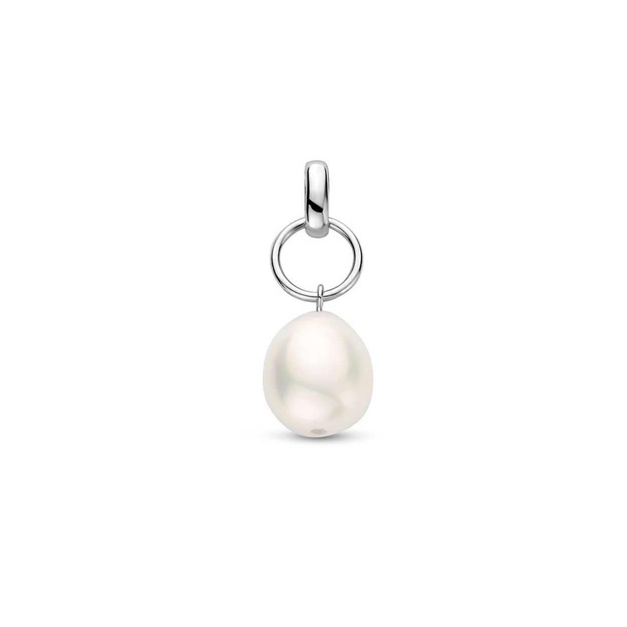 Gerhodineerd 925 zilveren hanger uitgevoerd met een zoetwaterparel. De hanger heeft een totale hoogte van 2.6cm en een breedte van 9.5mm.