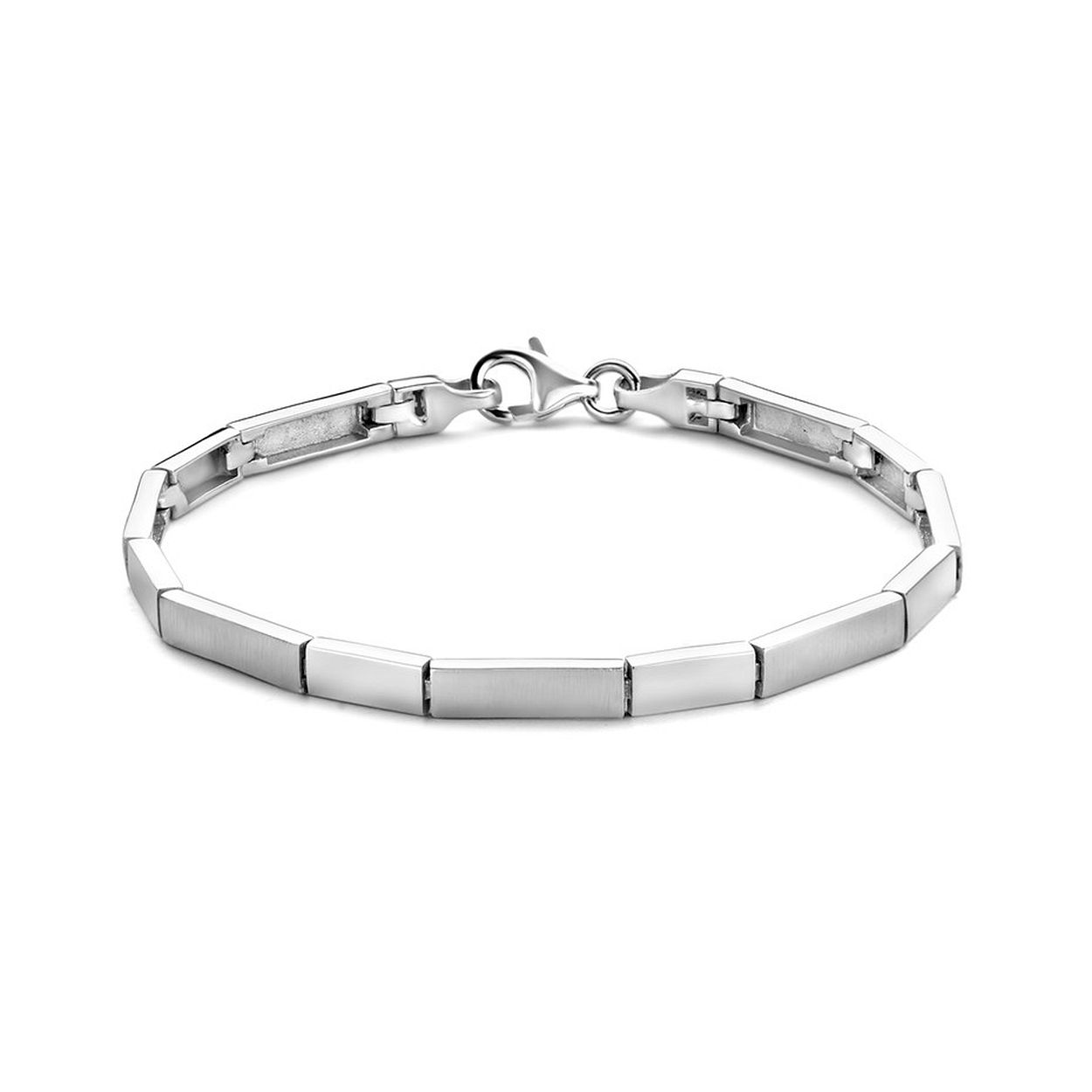 Gerhodineerd 925 zilveren armband uitgevoerd met een poli/matte afwerking en een stevige karabijn sluiting. De armband heeft een breedte van 4.3mm en een draaglengte van 19cm.