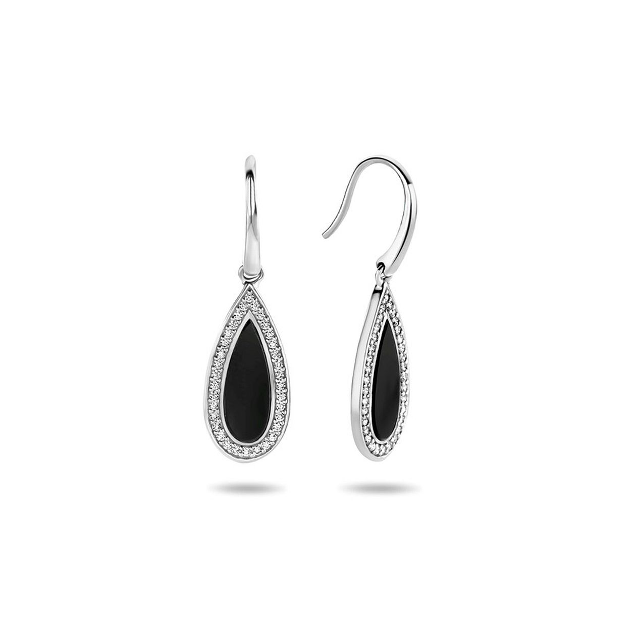 Gerhodineerd 925 zilveren oorhangers uitgevoerd met een schitterende onyx en zirkonia rij. De oorhangers hebben een totale hoogte van 3.3cm en een breedte van 10mm.