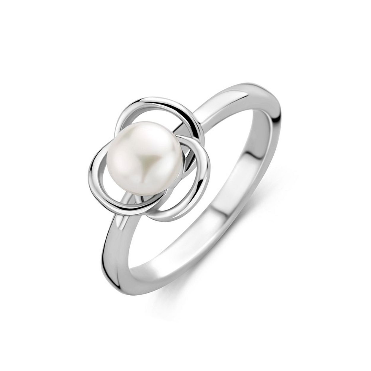 Gerhodineerd 925 zilveren ring uitgevoerd met een zoetwaterparel. De ring heeft een breedte van 9.5mm.