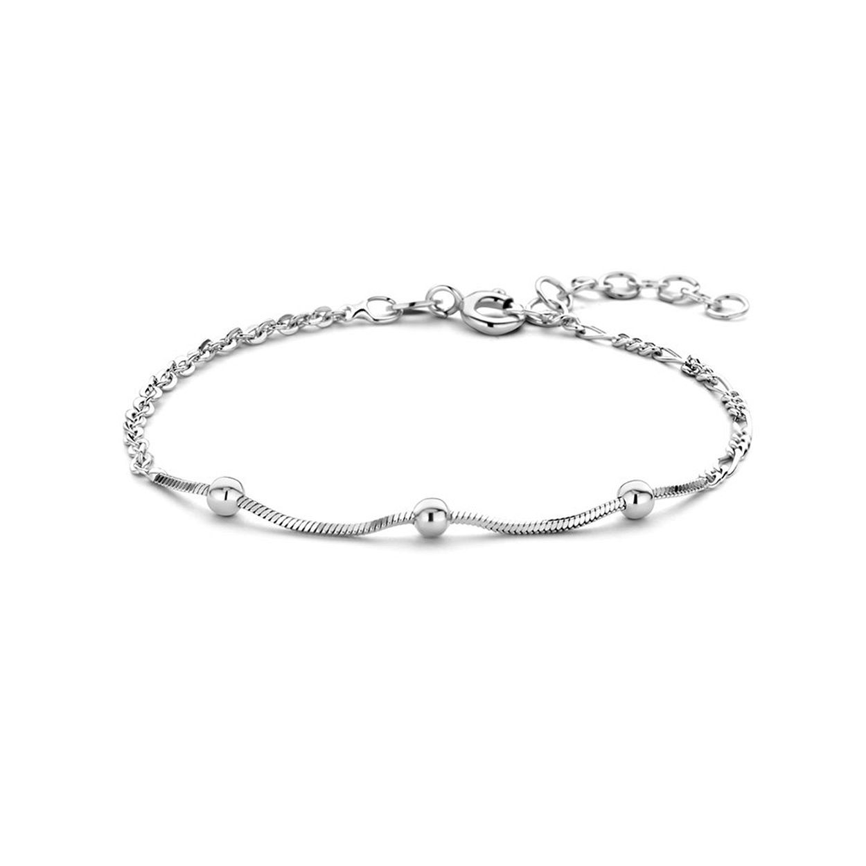 Gerhodineerd 925 zilveren armband uitgevoerd met drie verschillende schakels. De armband heeft een breedte van 3mm en een draaglengte van 16cm met een extensie van 3cm.