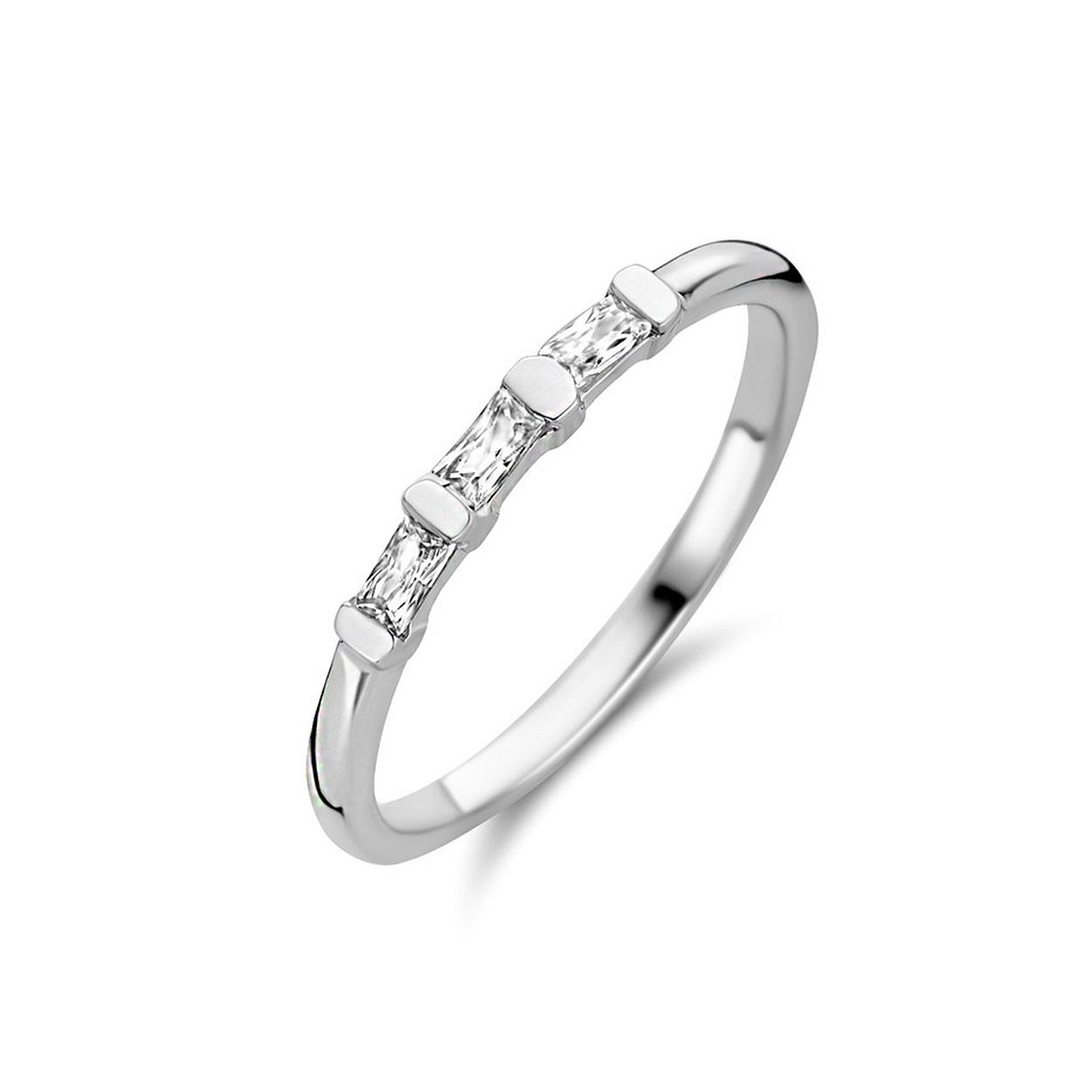 Gerhodineerd 925 zilveren ring uitgevoerd met een schitterende zirkonia rij. De ring heeft een breedte van 2mm.