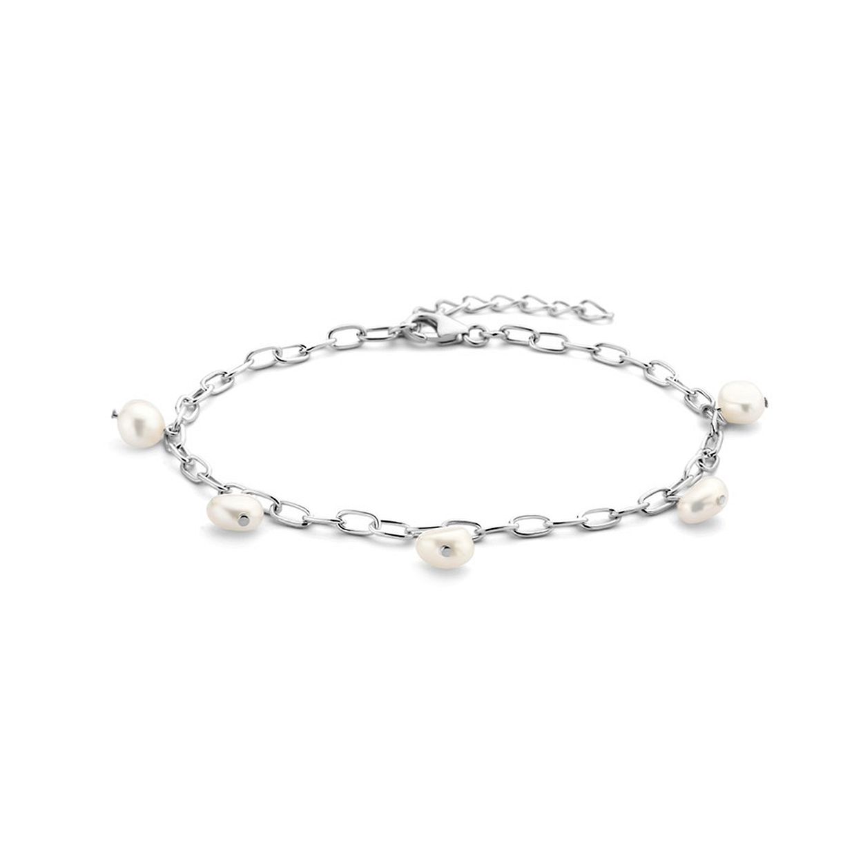 Gerhodineerd 925 zilveren armband uitgevoerd met zoetwaterparels. De armband heeft een draaglengte van 18cm met een extensie van 3cm en een stevige karabijn sluiting.