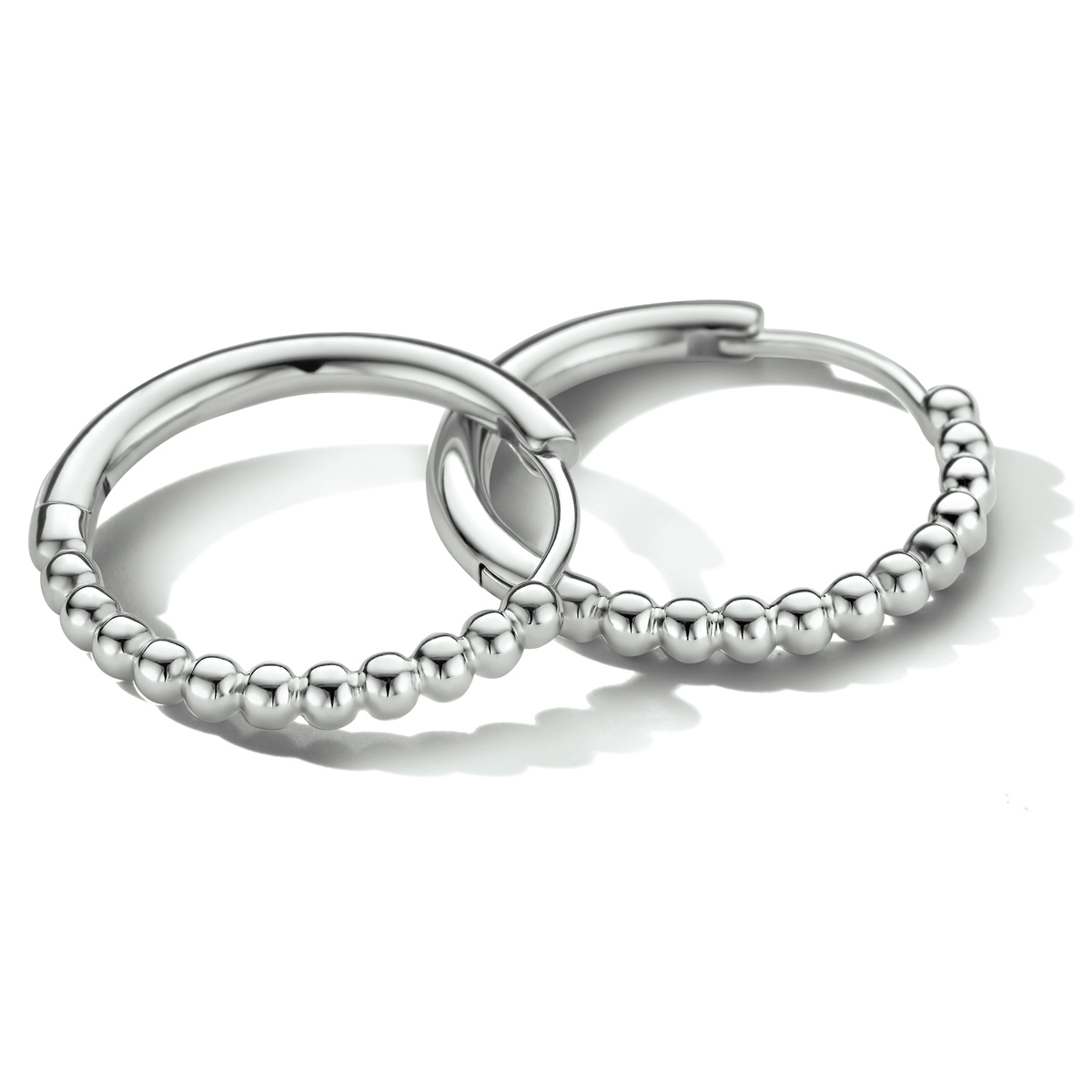 Gerhodineerd 925 zilveren klapoorringen met een breedte van 2.3mm.