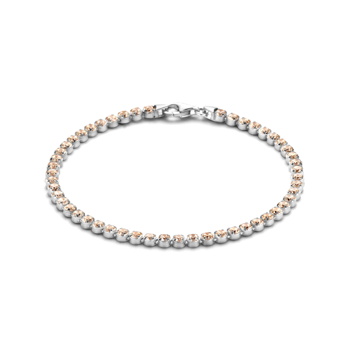 Gerhodineerd 925 zilveren tennisarmband met champagne zirkonia. De armband heeft een draaglengte van 16cm en een extensie van 3cm. Uitgevoerd met een karabijn sluiting.