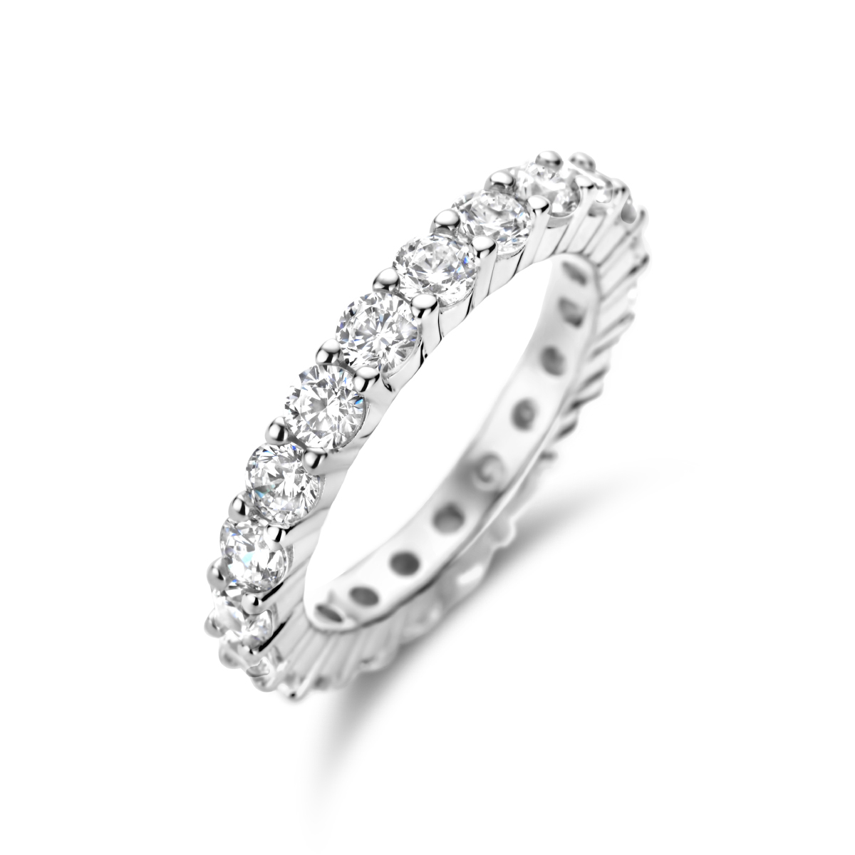 Gerhodineerd 925 zilveren aanschuifring uitgevoerd met een schitterende zirkonia rij. De ring heeft een breedte van 2.5mm.