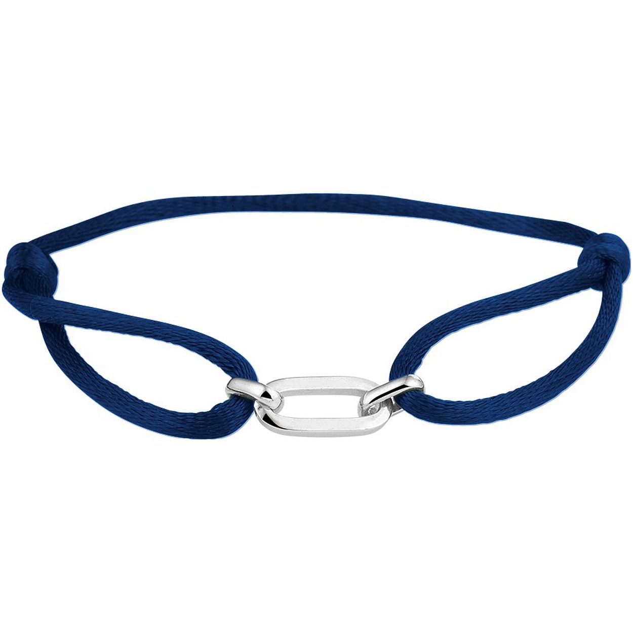Donkerblauw gevlochten armband uitgevoerd met een gerhodineerd 925 zilveren element. De armband heeft draaglengtes van 13 tot 26cm. Het element heeft een afmeting van 20x6mm.