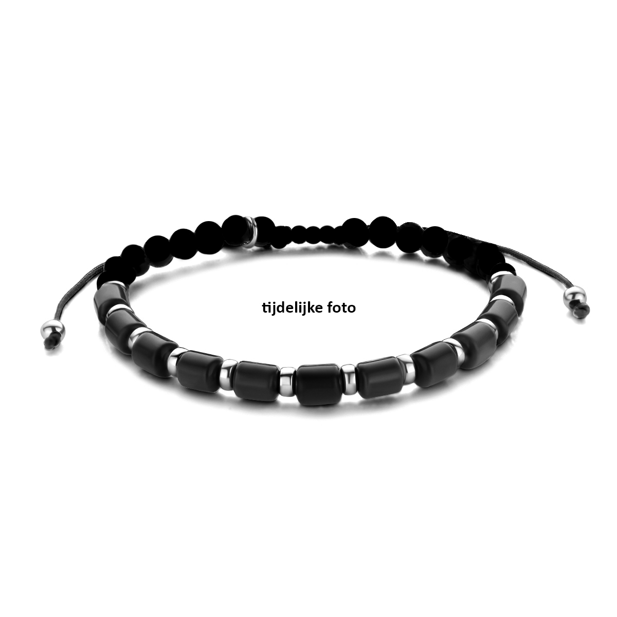 Gerhodineerd 925 zilveren armband uitgevoerd met onyx stenen. De armband heeft een verstelbare draaglengte van 19 tot 30cm.