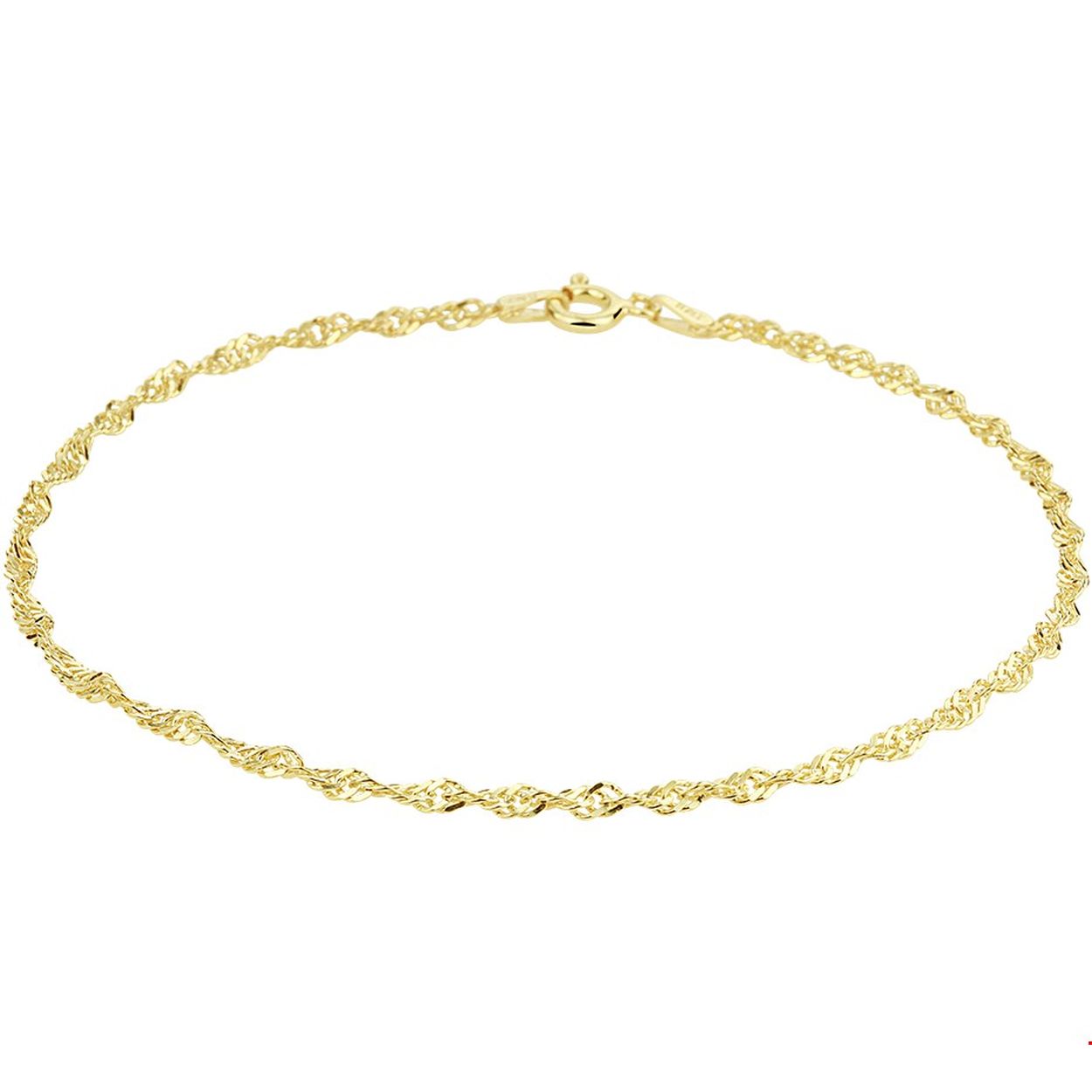 Beschrijving: Geelgoud op zilveren enkelbandje met een singapore schakel. Dit fijne enkelbandje is goed te combineren met bijpassende sieraden uit onze collectie. De lengte bedraagt 24cm en de schakelbreedte is 2.25mm.