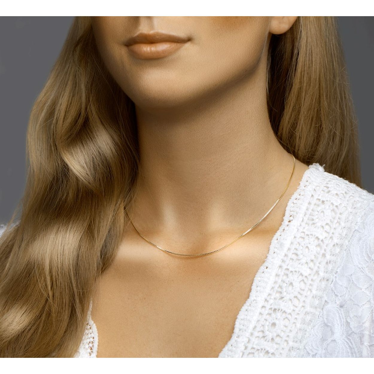 Geelgoud op 925 zilveren venetiaans collier met een schakelbreedte van 1.1mm. Het collier heeft een draaglengte van 50cm met een stevige karabijn sluiting.