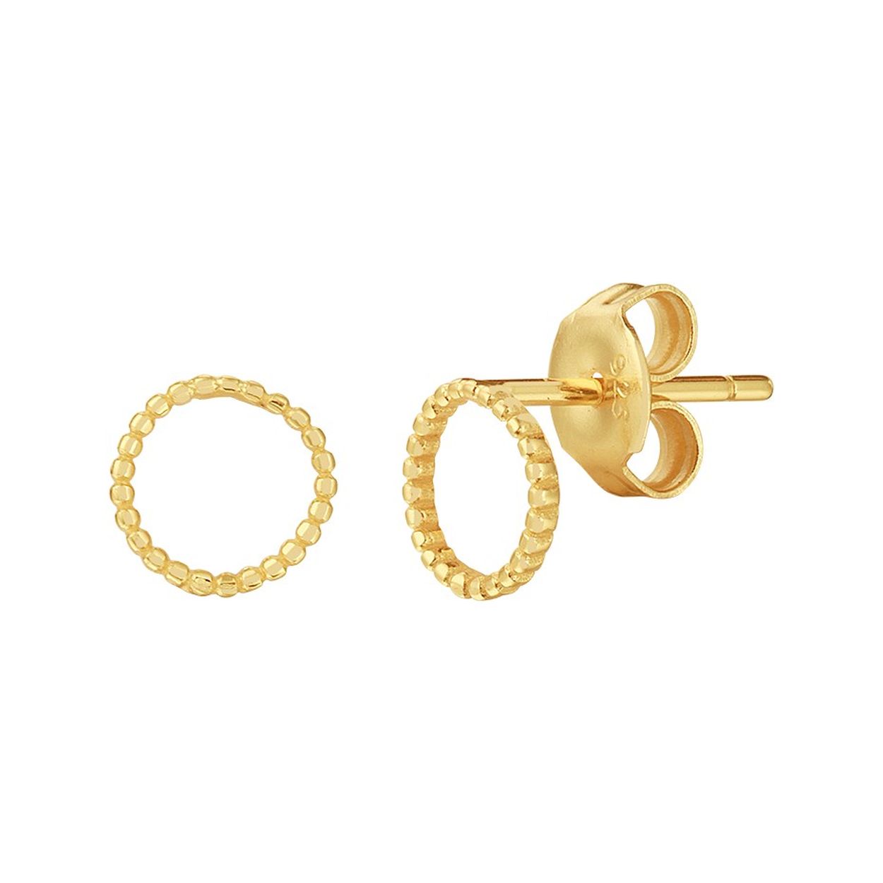 Geelgoud op 925 zilveren oorknoppen uitgevoerd in de vorm van een rondje. De oorknoppen hebben een diameter van 6.5mm.