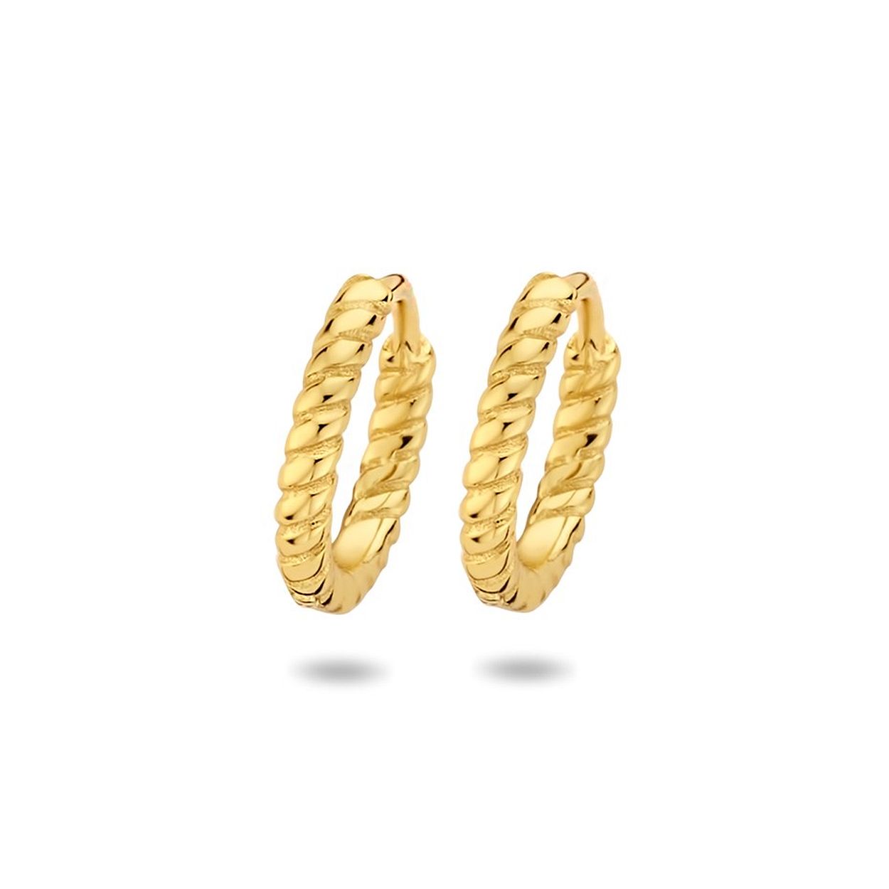 Geelgoud op 925 zilveren klapoorringen. De klapoorringen hebben een afmeting van 11x2mm.