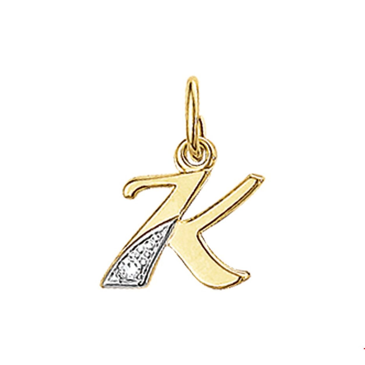 Beschrijving: Creeer een heel persoonlijk collier met deze diamant letter hanger. Kies de initialen van een dierbare je geliefde of misschien wel gewoon die van jezelf! Details: Geelgouden hanger met de letter K en een afmeting van 10.5x9mm.
Uniekenummer serie: 35753
Verpakt per: 1
Doelgroep: dames
Zetting: solitaire