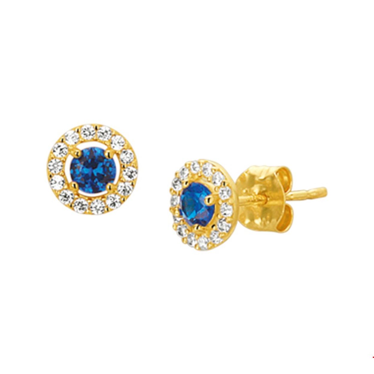 Geelgouden oorknoppen met een diameter van 6mm uitgevoerd met een synthetische saffier van 3mm en een luxe rijzetting van briljant geslepen zirkonia. De oorknoppen zijn ook verkrijgbaar met synthetische smaragd en robijn en met zirkonia.
