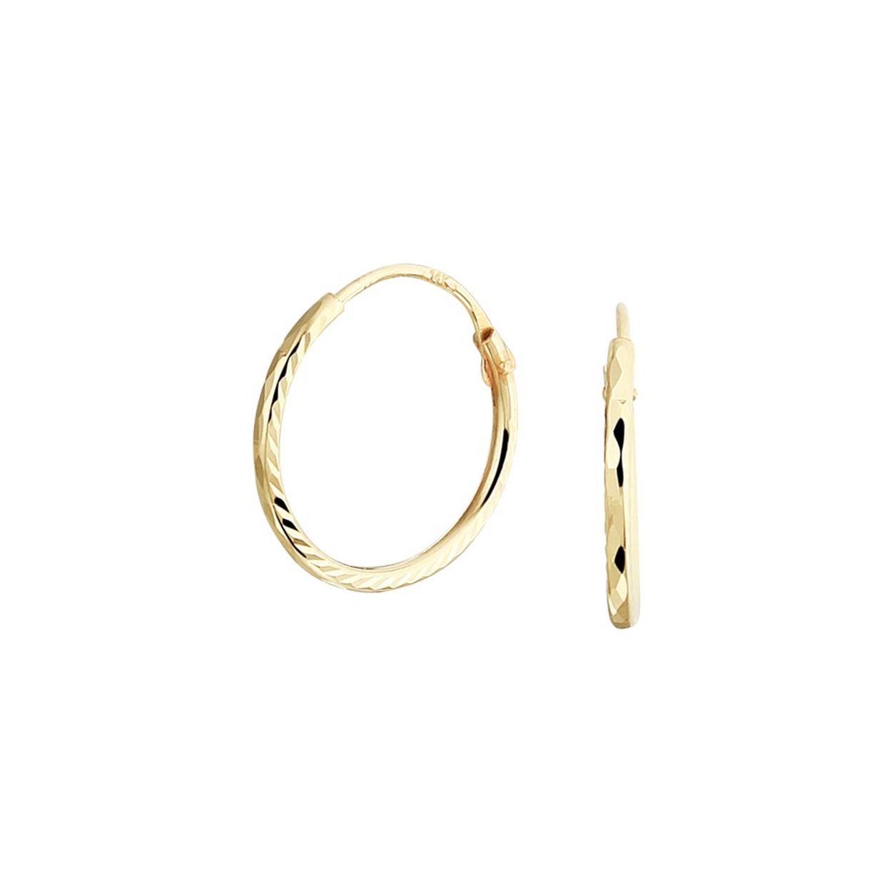 Beschrijving: Geelgouden creolen met een gediamanteerde afwerking en een diameter van 12mm.  Minimalistisch design voor een exclusieve uitstraling. Tip: Combineer deze creolen met bijpassende sieraden uit onze collectie of vanuit je eigen stash en creeer zo elke keer weer een nieuwe look.
Uniekenummer serie: 42584
Verpakt per: 1
Doelgroep: dames
