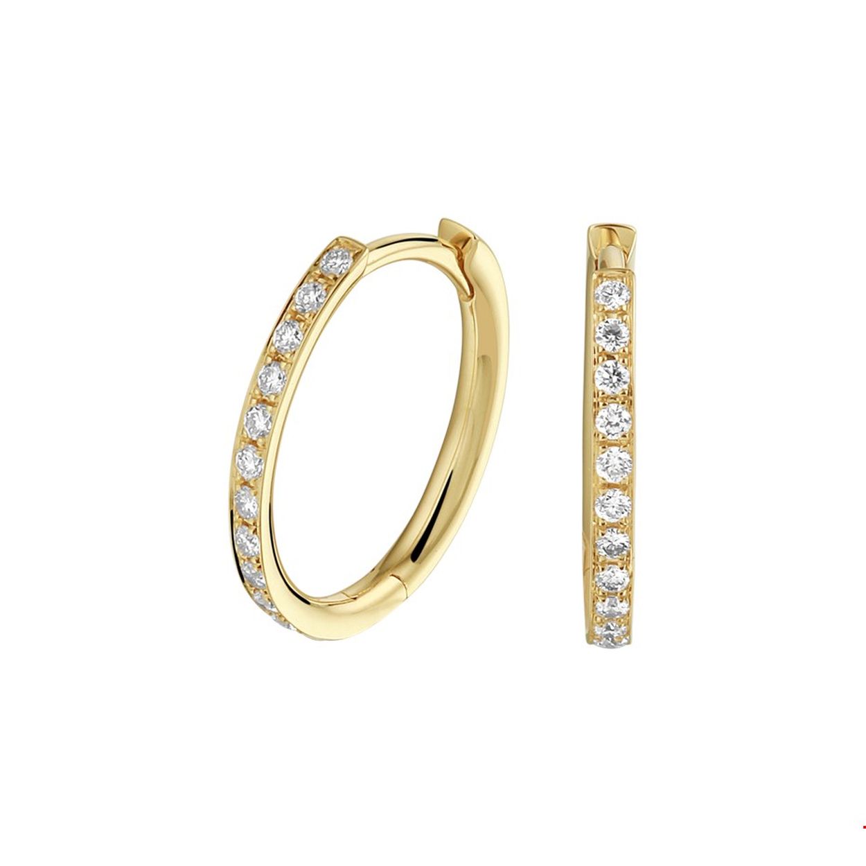 Schitterend! Dat gaat iedereen vast zeggen van deze 14k geelgouden oorringen. Aan de voorzijde is een rij transparante witte diamanten geplaatst, met een totaal steengewicht van 0,23 karaat. De ovale oorring kan gemakkelijk in en uit gedaan worden door het scharnier.
Referentienummer: THOJ0094